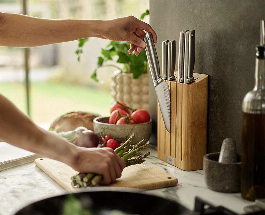 2-piece Bamboo Chopping Board & Knives set - Image 5