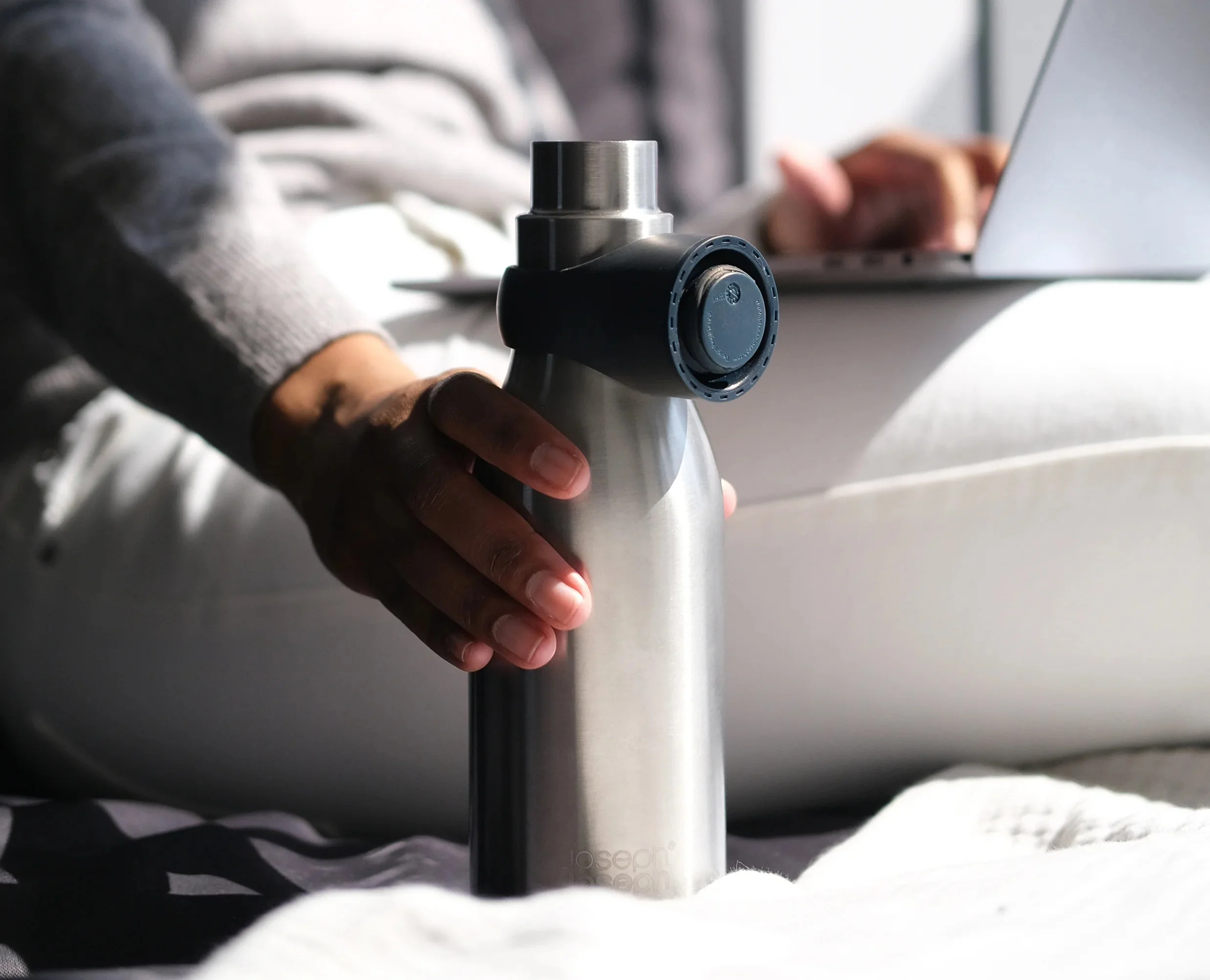 2-piece Stainless-steel Travel Mug & Bottle Set - Image 4