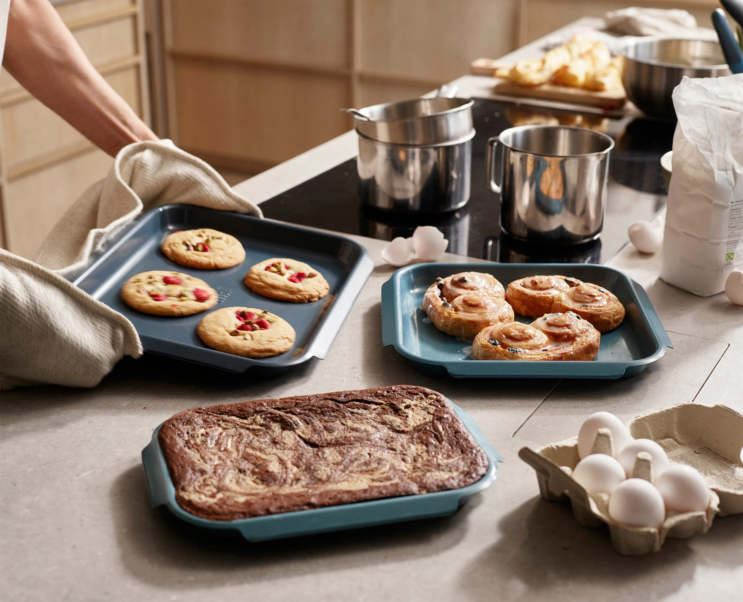 6-piece Nest Non-stick Baking Tray Set - Image 4
