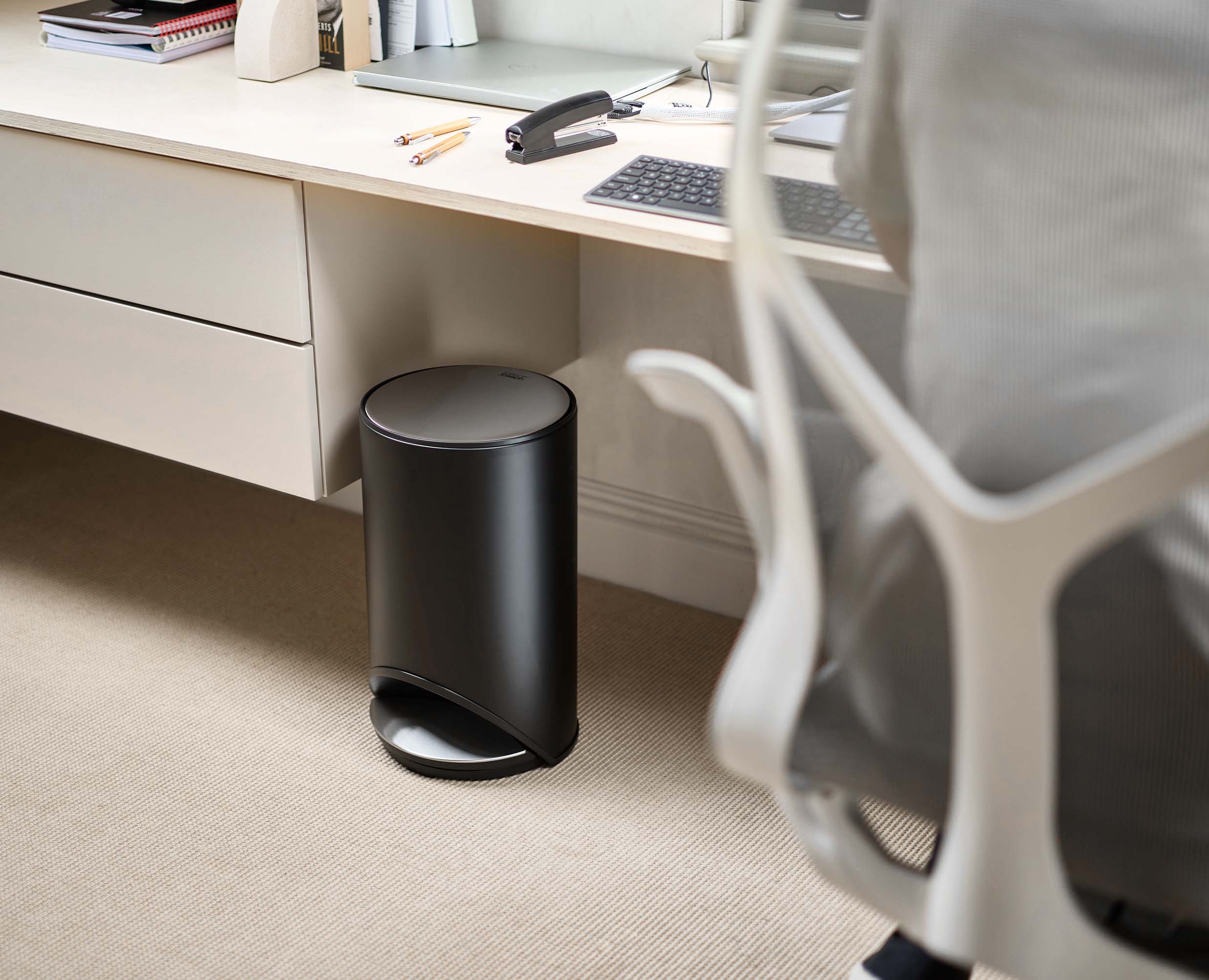 Arc™ 10L Easy-push Matt Black Pedal Bin - Image 3