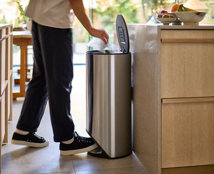 Arc™ 30L Easy-push Stainless-steel Pedal Bin - Image 2