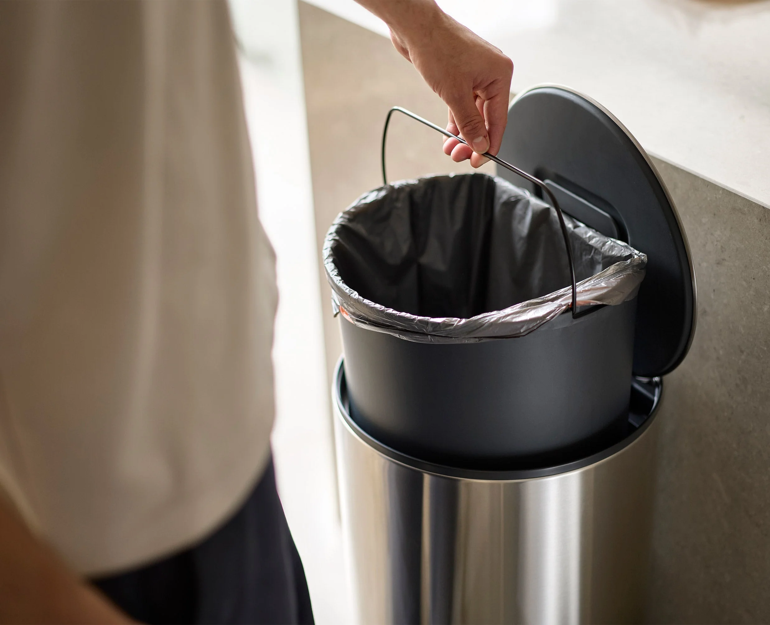 Arc™ 30L Easy-push Stainless-steel Pedal Bin Starter Set - Image 5