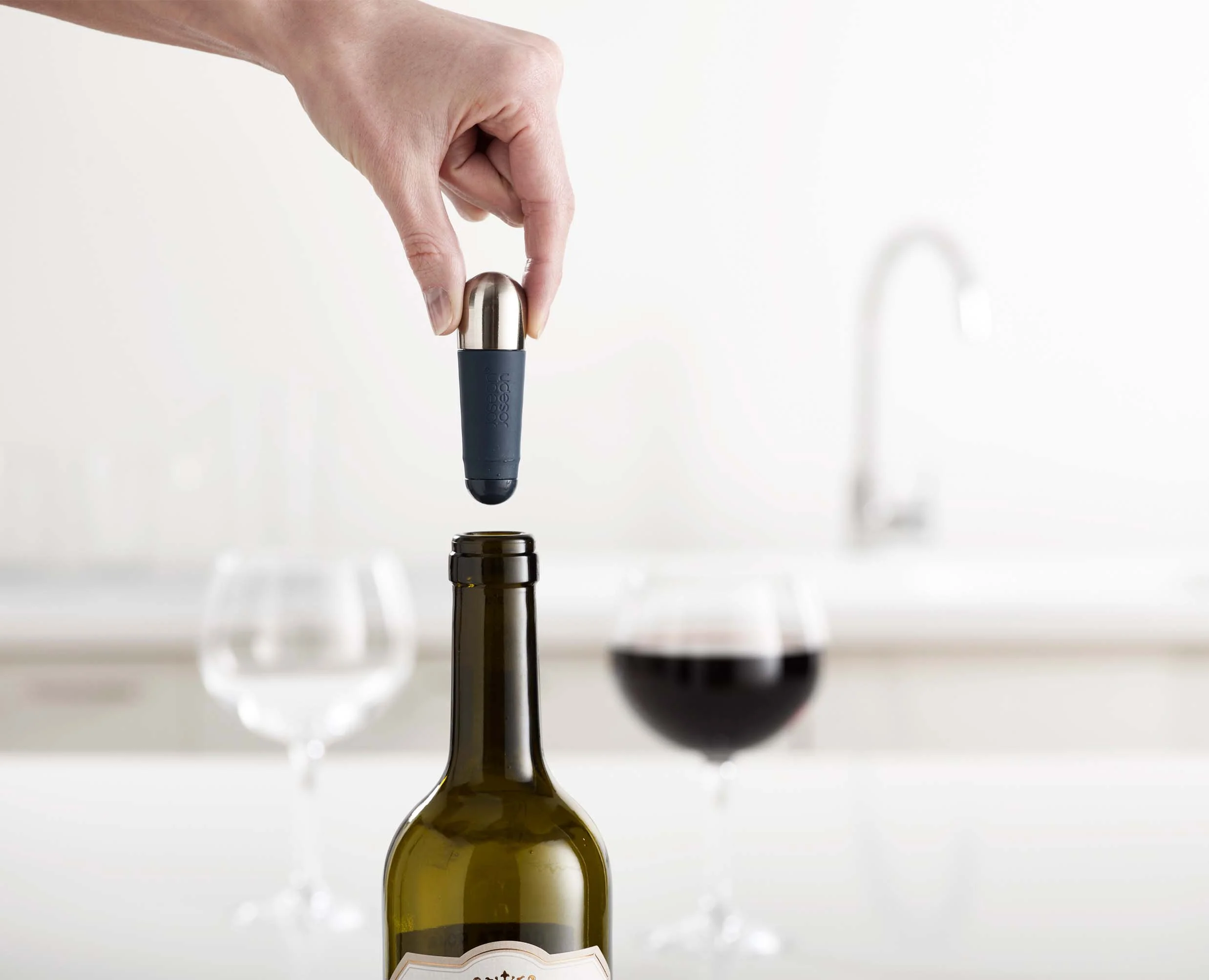 BarWise™ Twist-lock Wine Stoppers - Image 5