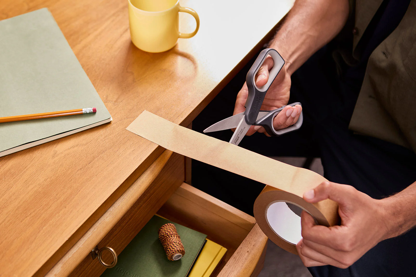 CutPlus Grey Scissors with Integrated Box Cutter - Image 4