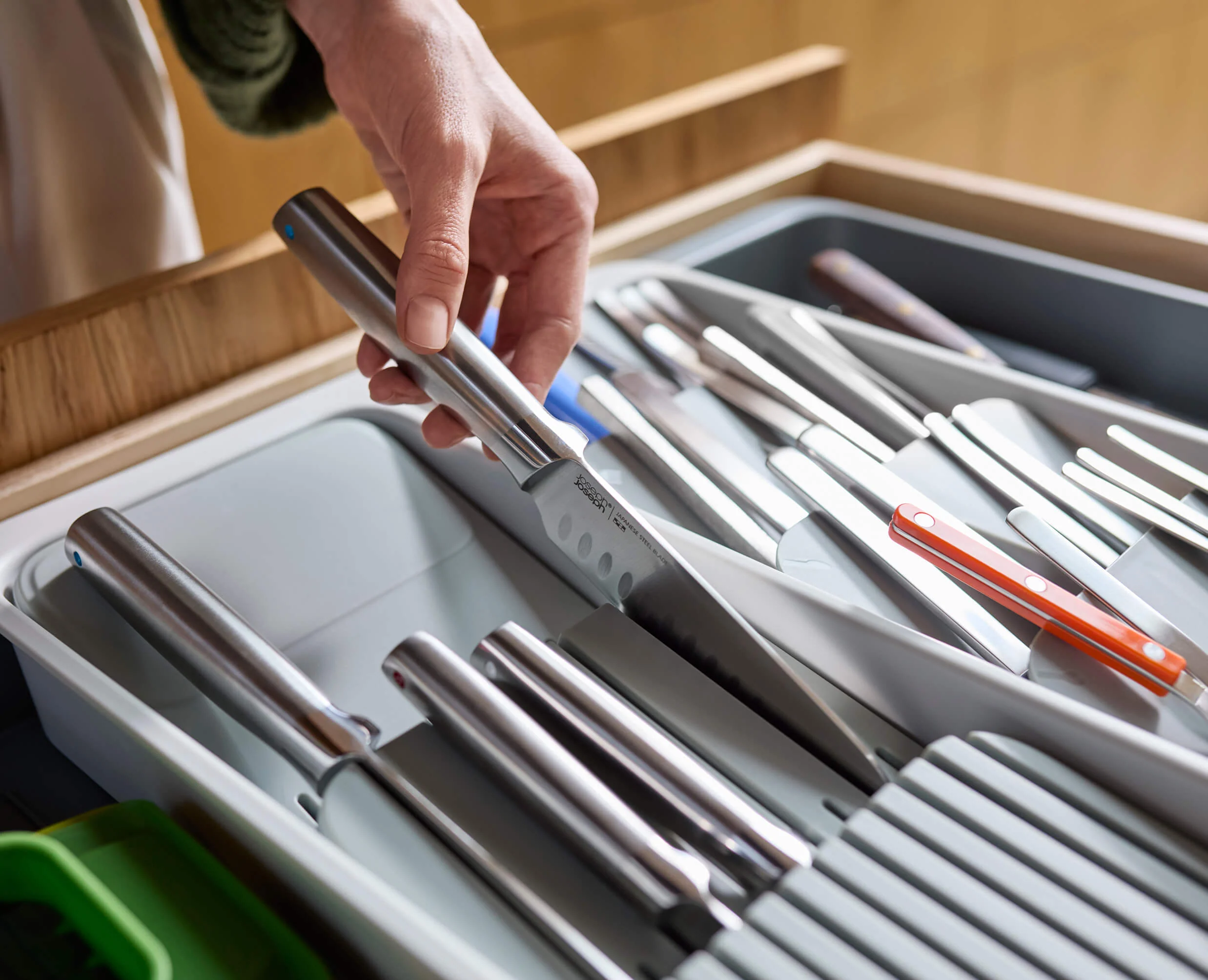 DrawerStore™ Expanding Tiered Cutlery, Utensil, Gadget & Knife Organiser - Image 4