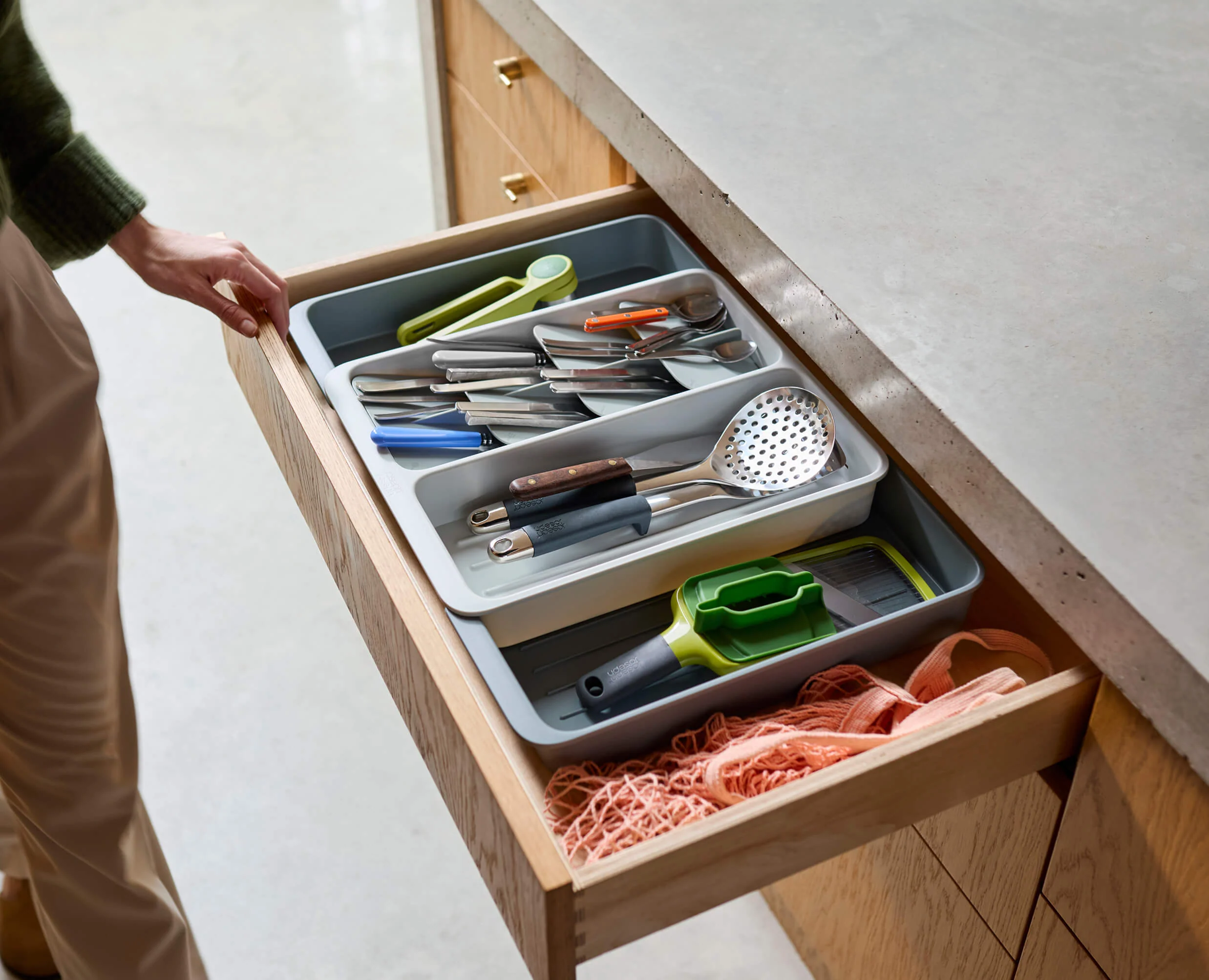 DrawerStore™ Expanding Tiered Cutlery, Utensil & Gadget Organiser - Image 2