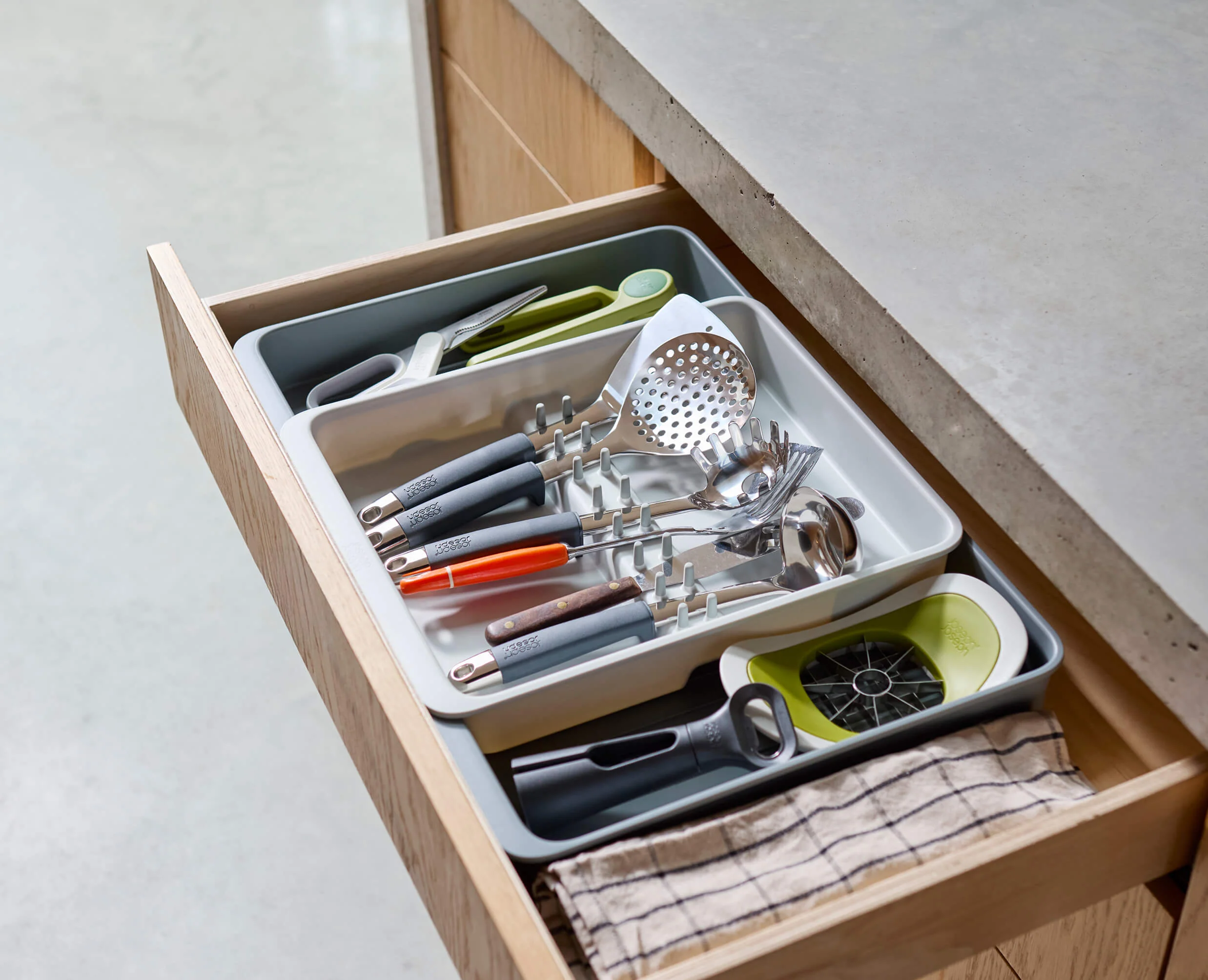 DrawerStore™ Expanding Utensil & Gadget Organiser - Image 2