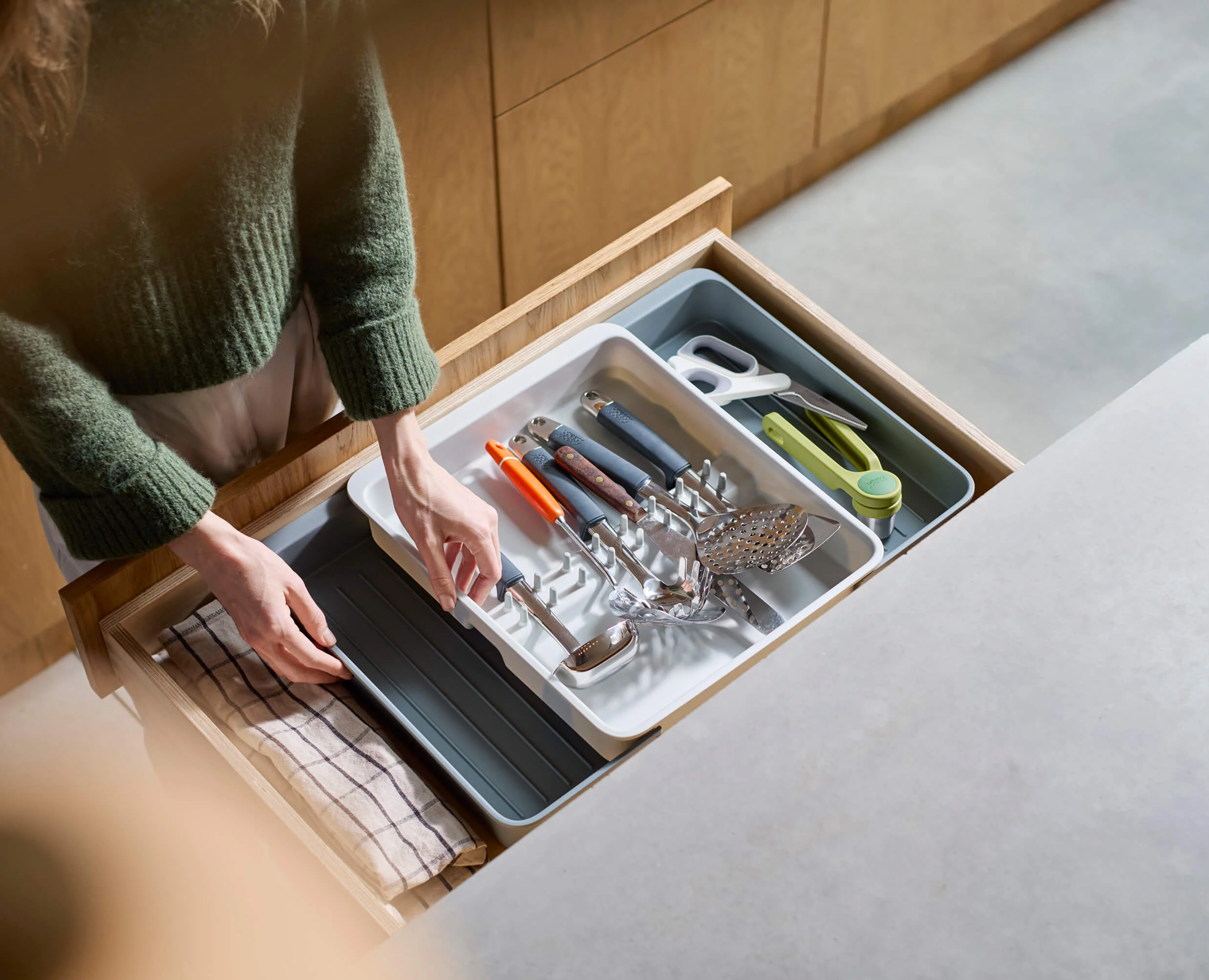 DrawerStore™ Expanding Utensil & Gadget Organiser - Image 3