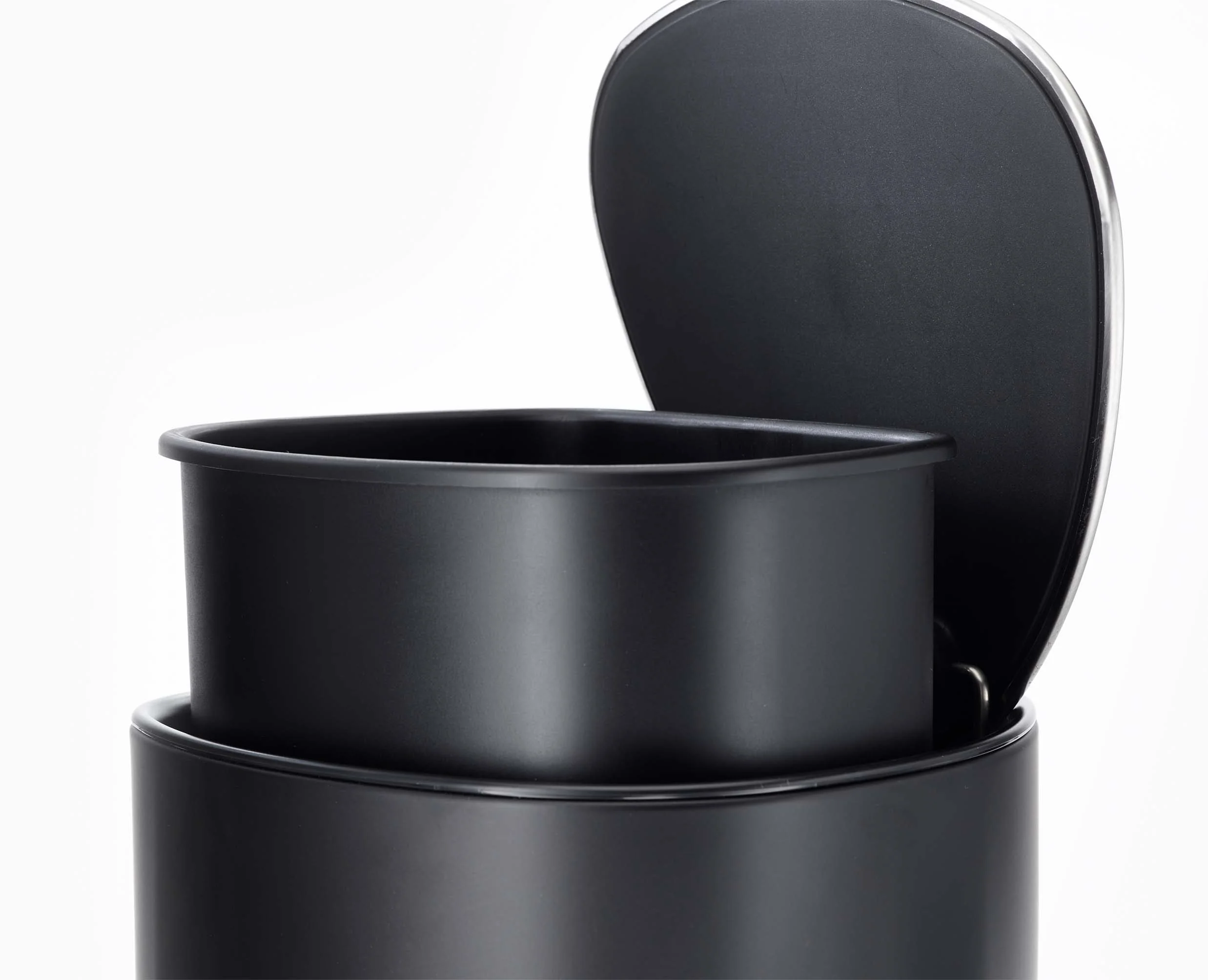 EasyStore™ 5L Matt Black Bathroom Pedal Bin - Image 4