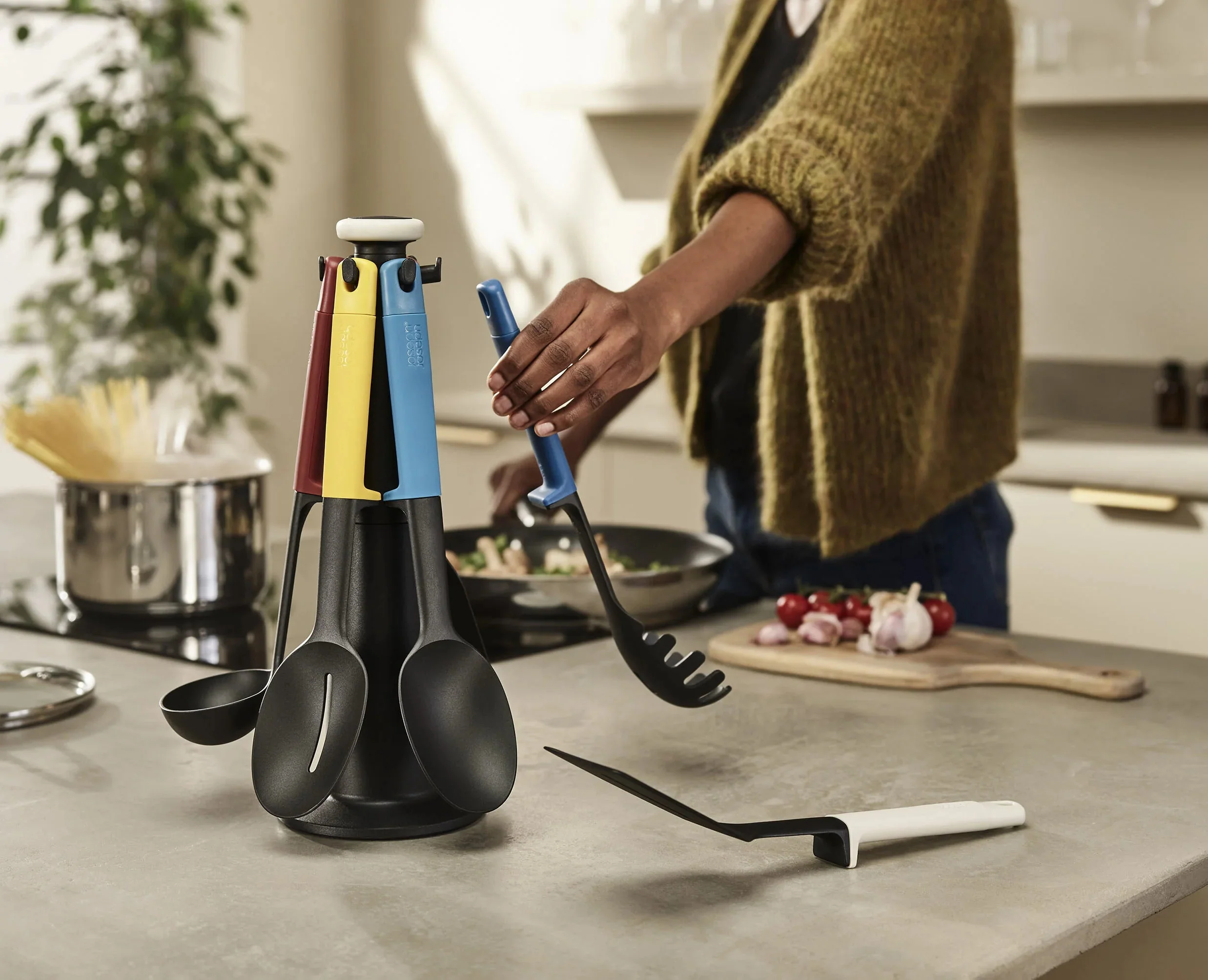 Elevate™ 6-piece Multicolour Utensil Set with Storage Stand - Image 3