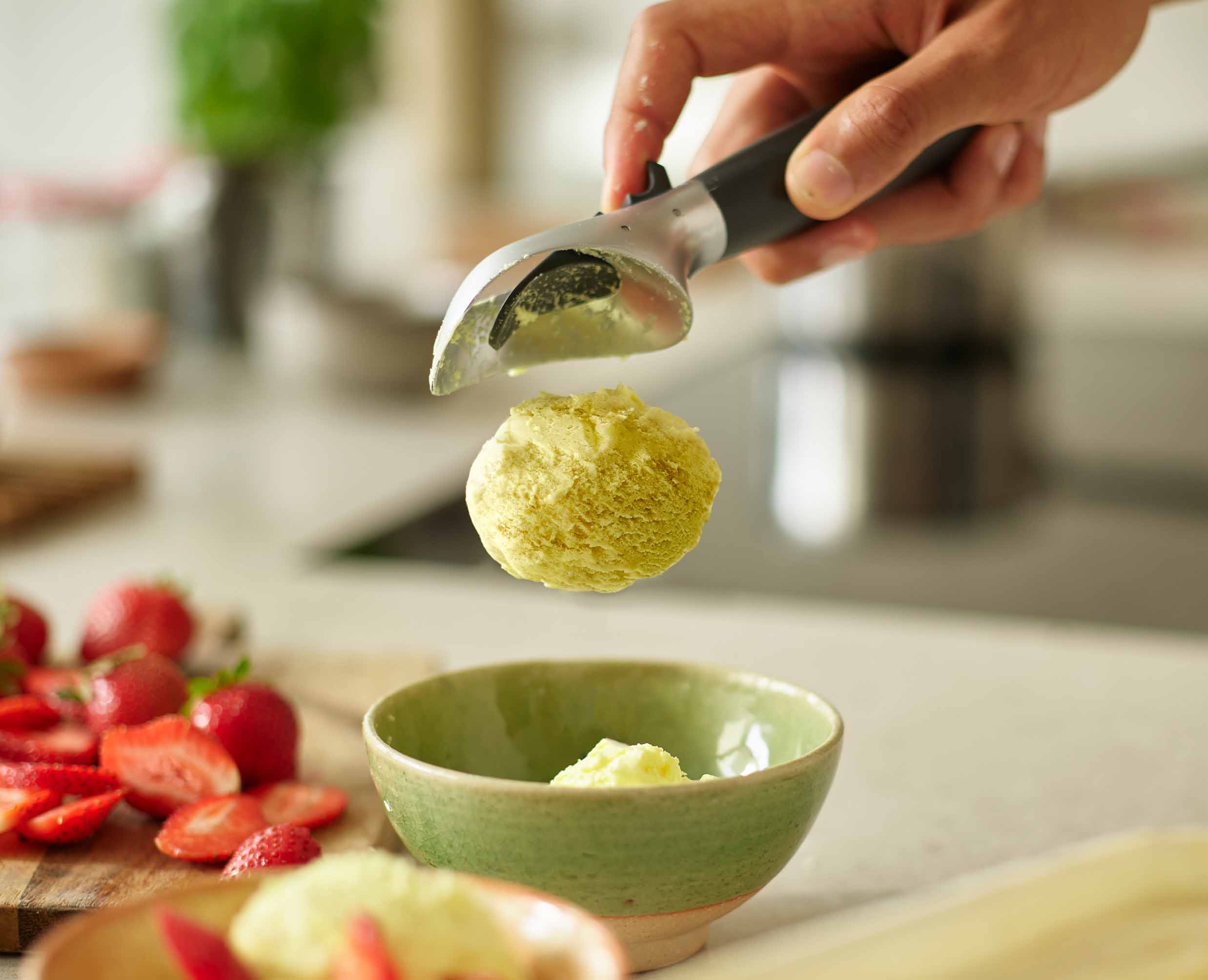 Elevate™ Grey Ice-cream Scoop - Image 3