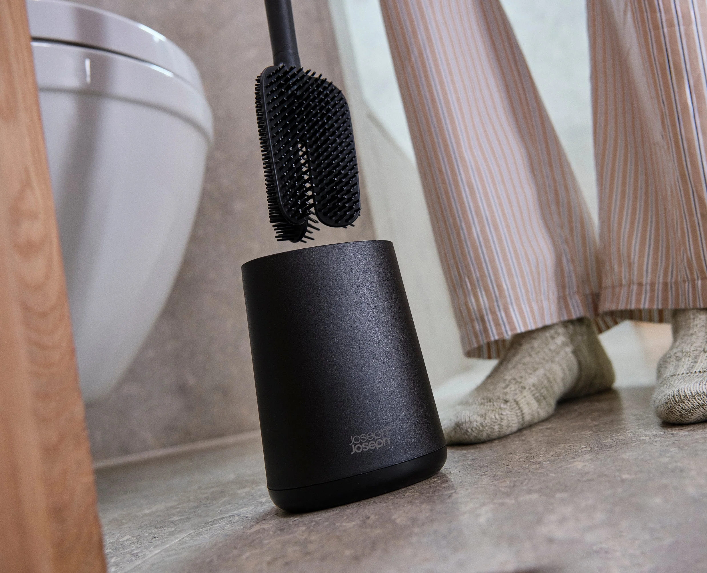 Flex™ 360 Lite Pack of 2 Matt Black Toilet Brushes - Image 4