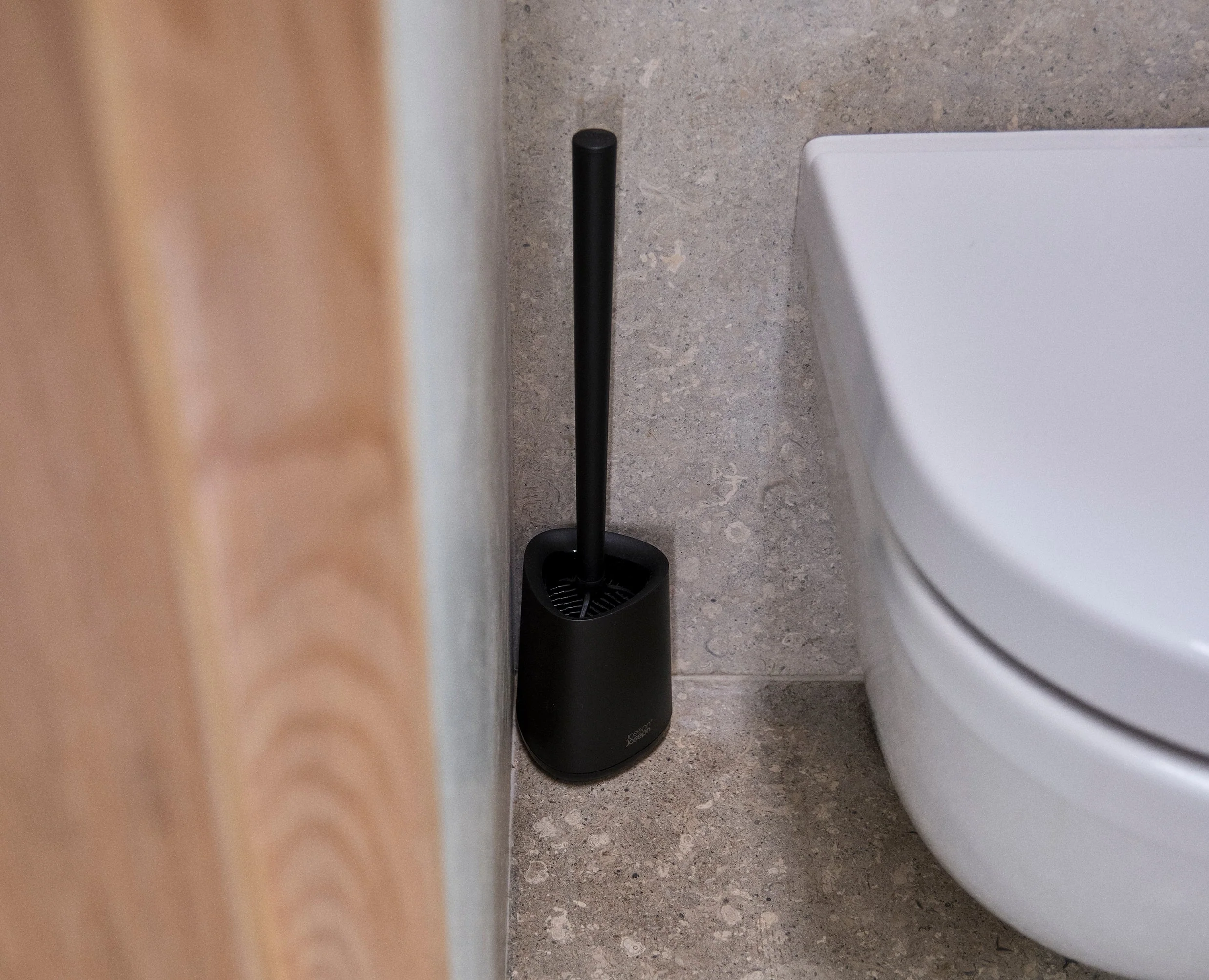 Flex™ 360 Lite Pack of 2 Matt Black Toilet Brushes - Image 5
