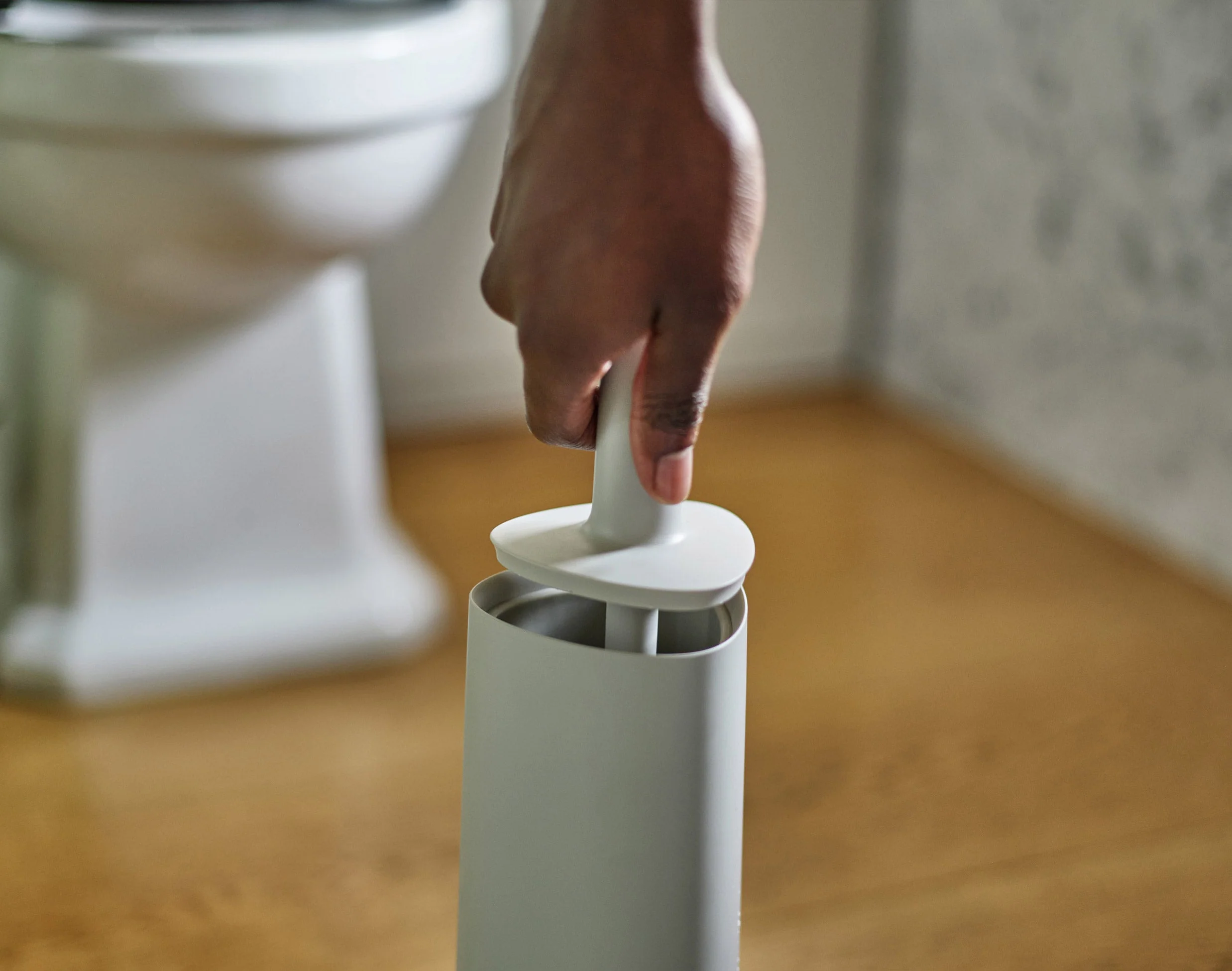 Flex™ 360 Pack of 2 Matt Ecru Toilet Brushes - Image 4