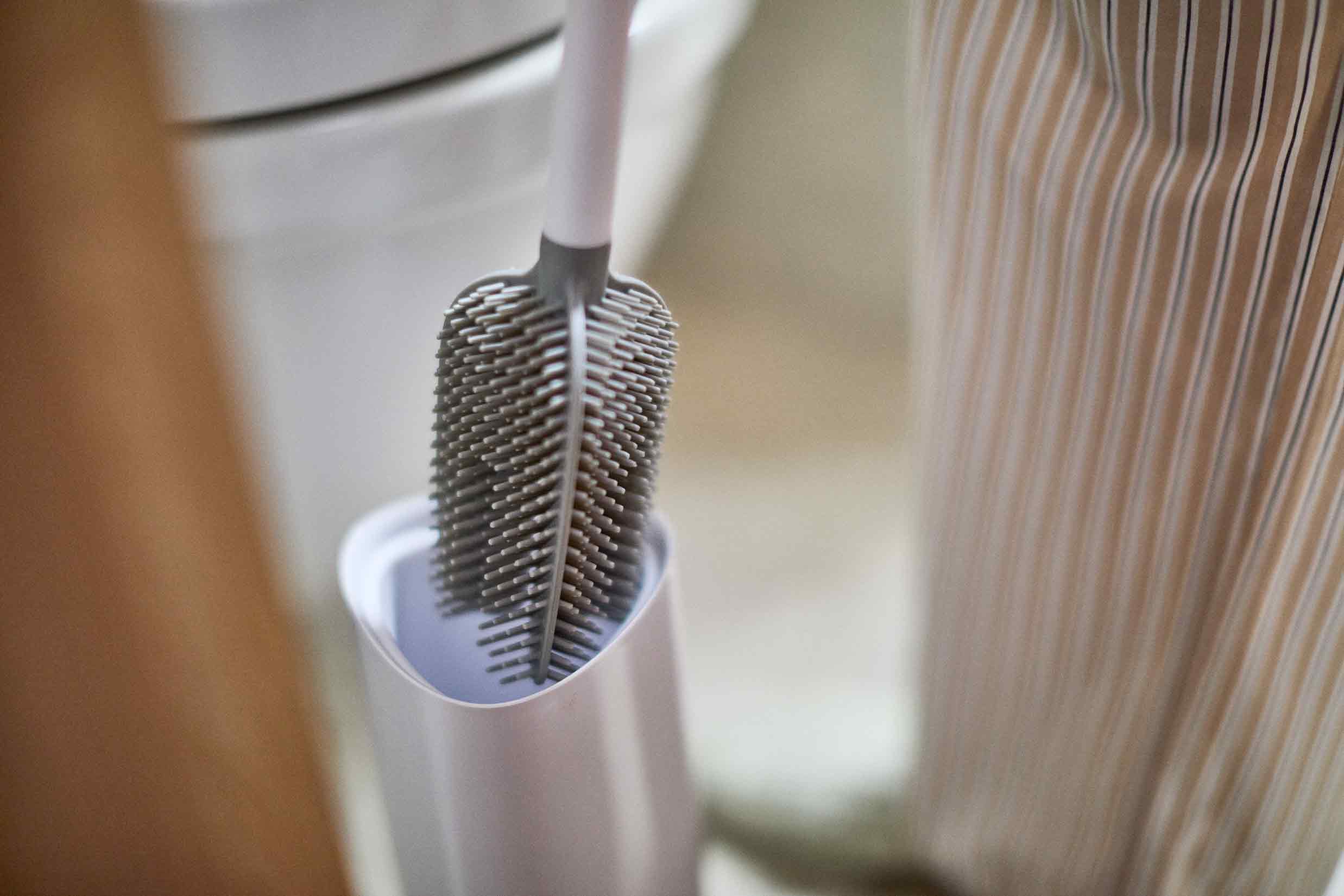 Flex™ 360 Pack of 2 Gloss White Toilet Brushes - Image 5