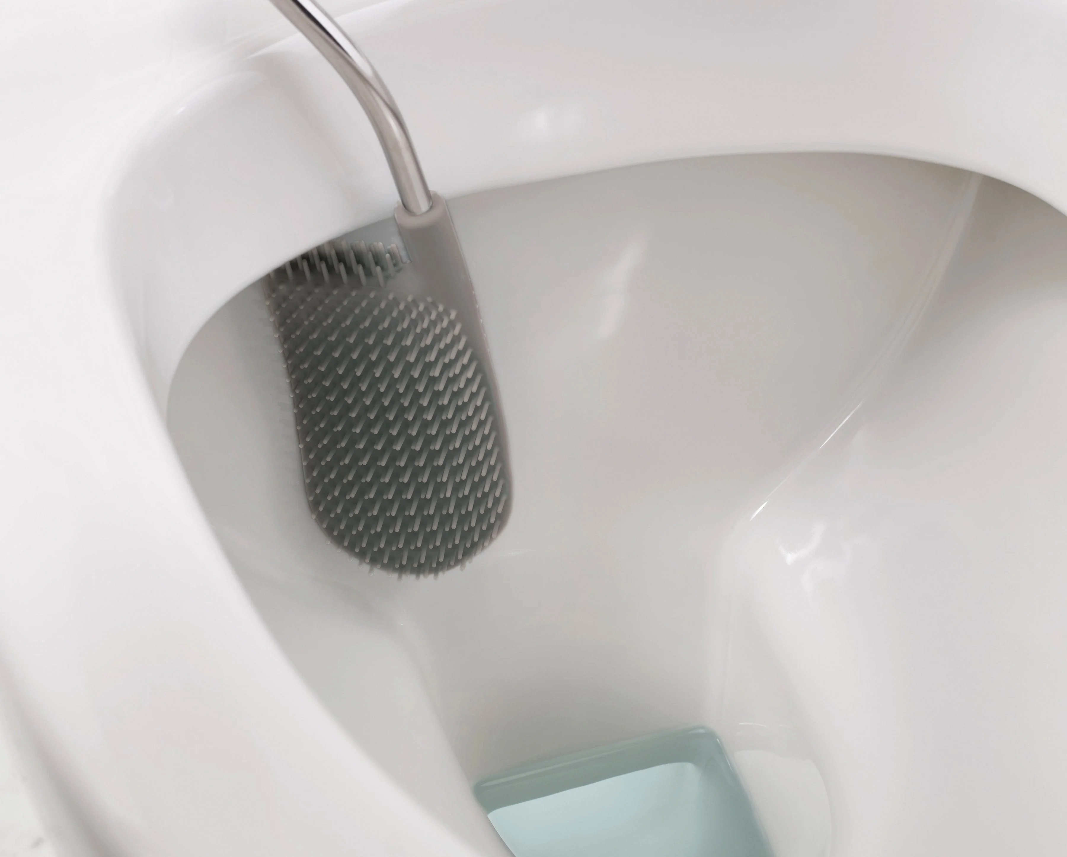 Flex™ Lite Pack of 2 Toilet Brushes - Image 5