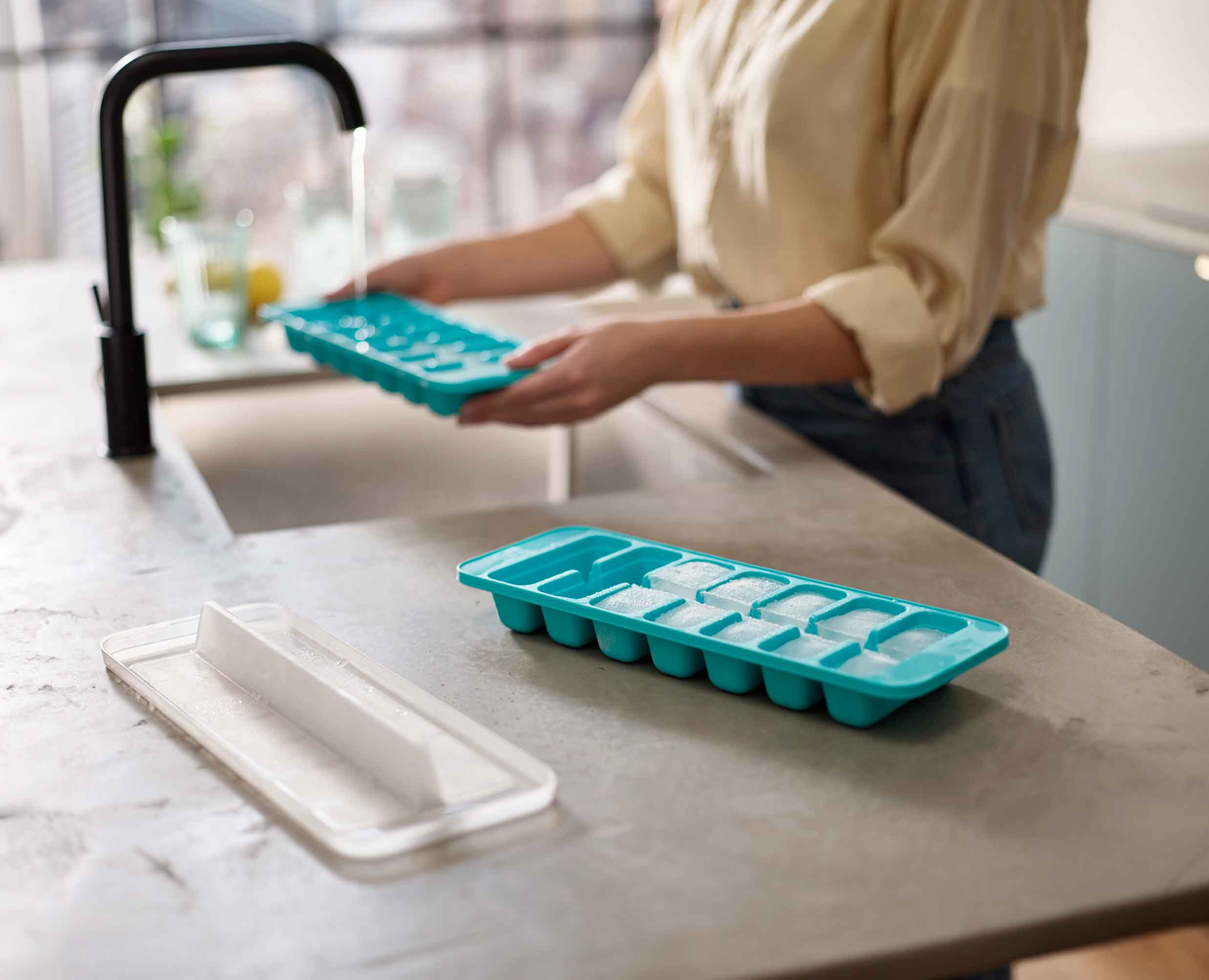 Flow™ Pack of 2 Easy-fill Blue Ice-cube Trays - Image 3