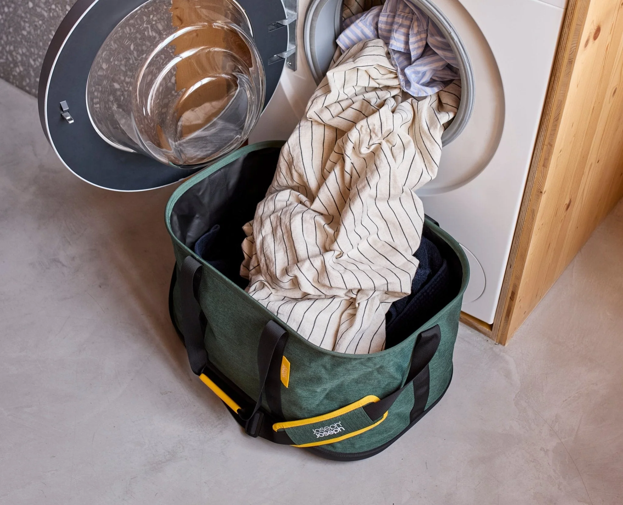 Hold-All™ Outdoor Green Collapsible 45L Laundry Basket - Image 5