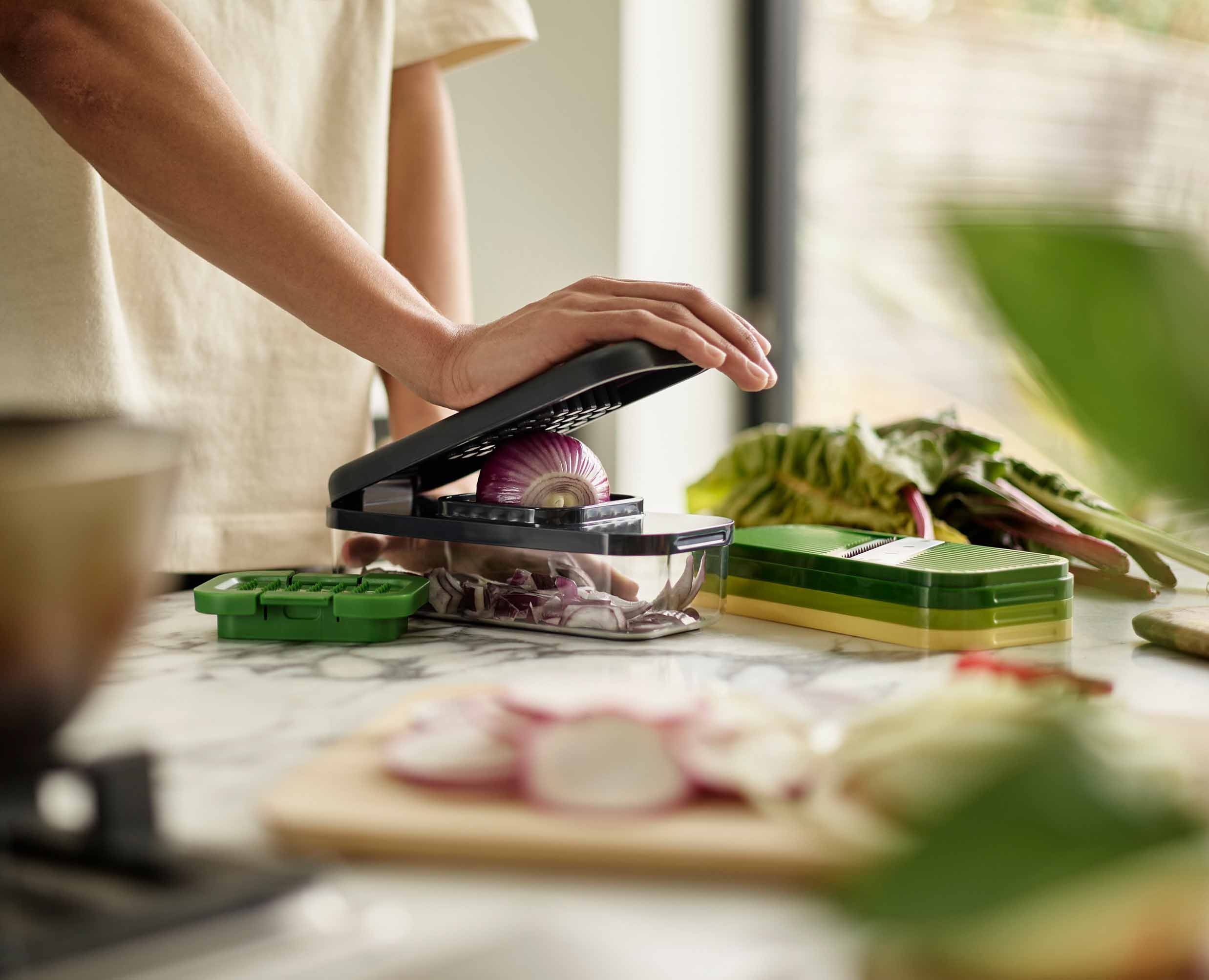 Multi-prep™ Compact Multicolour 4-piece Grater & Slicer - Image 3
