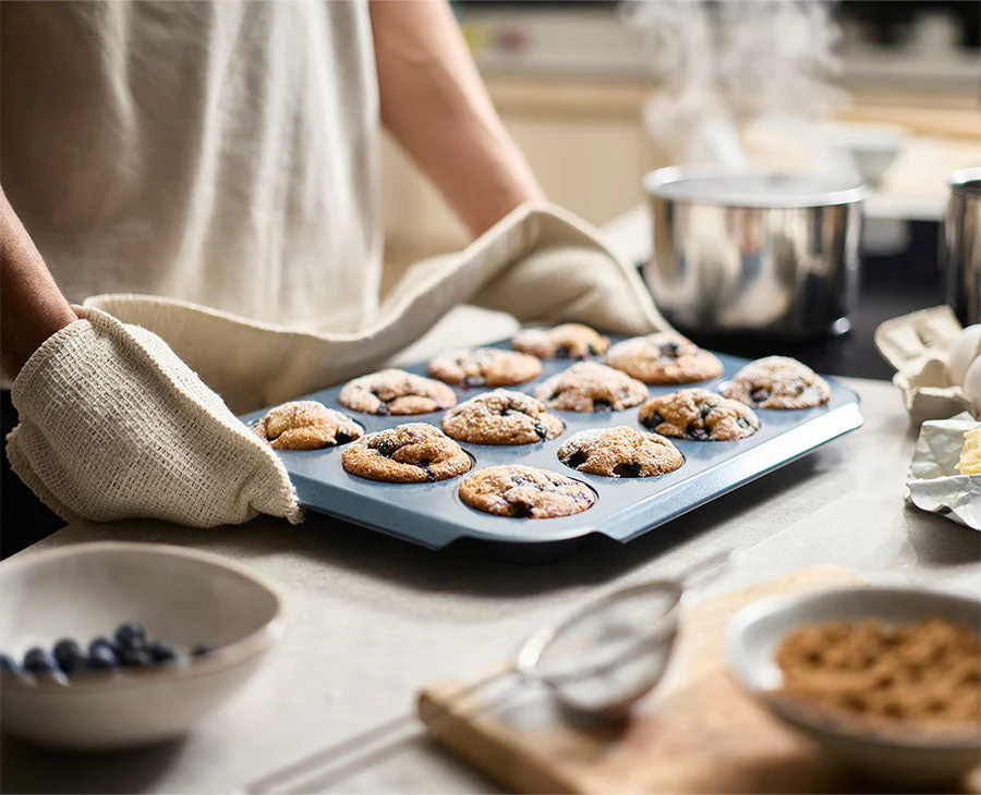 Nest™ Bake Non-Stick 12 Cup Blue Muffin Tray - Image 2