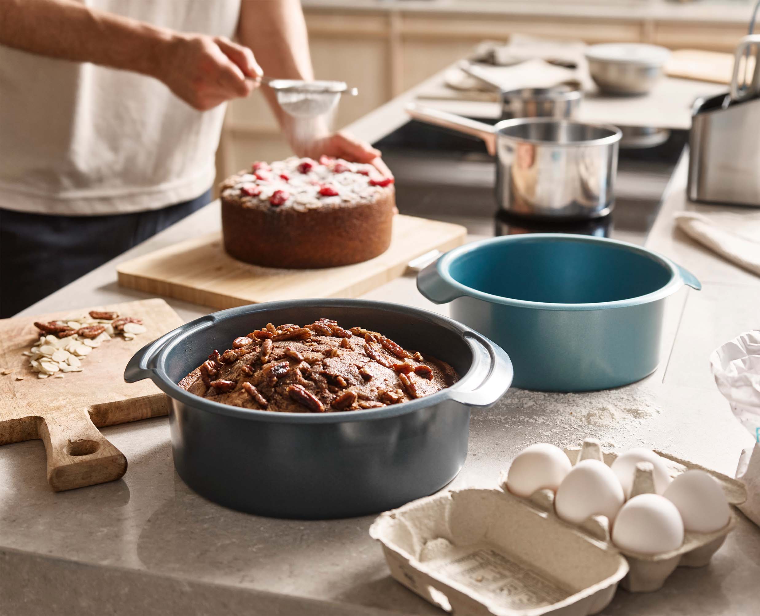 Nest™ Bake Non-Stick 2-piece Blue Round Cake Tin Set - Image 3