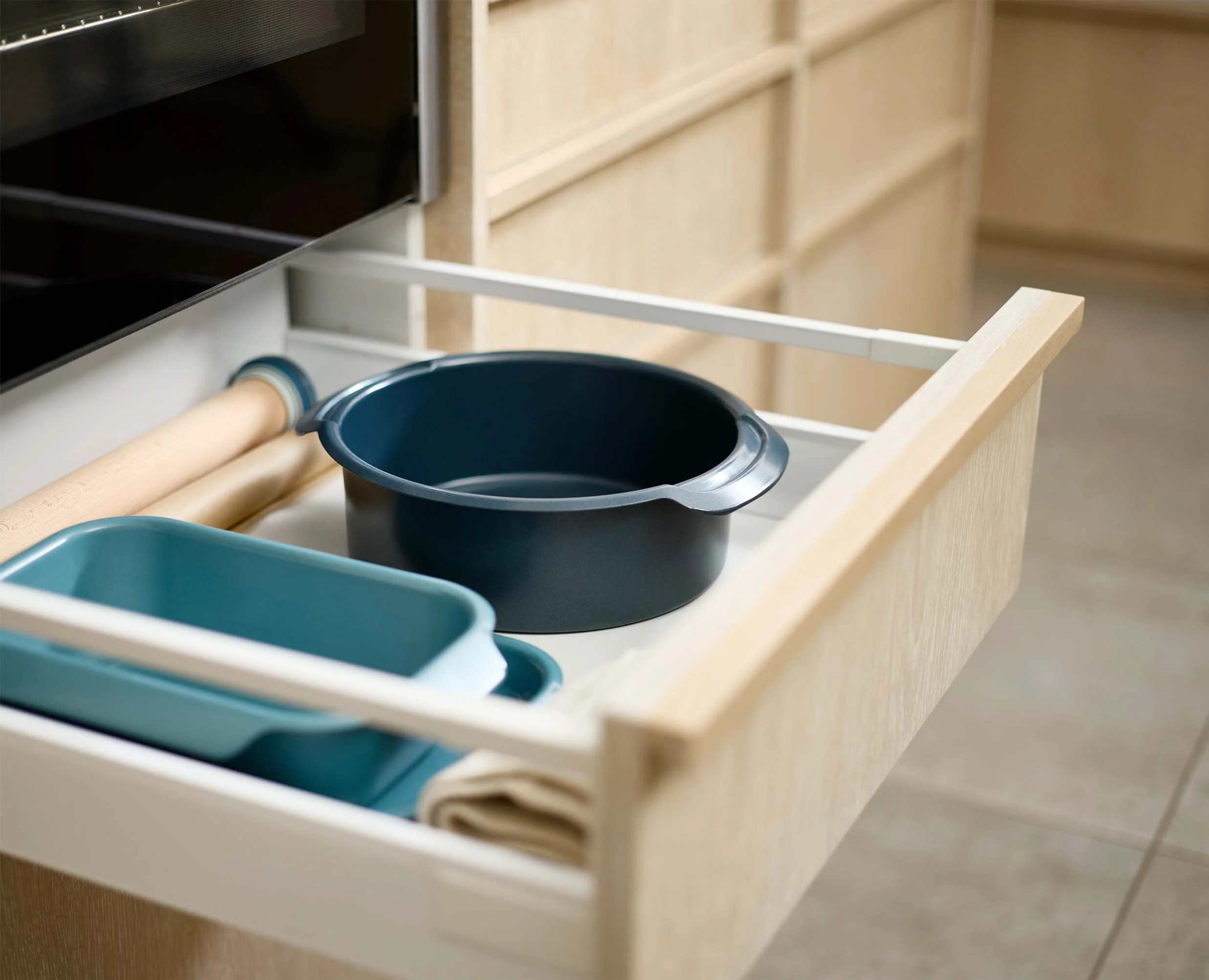 Nest™ Bake Non-Stick 23cm Blue Round Cake Tin - Image 3
