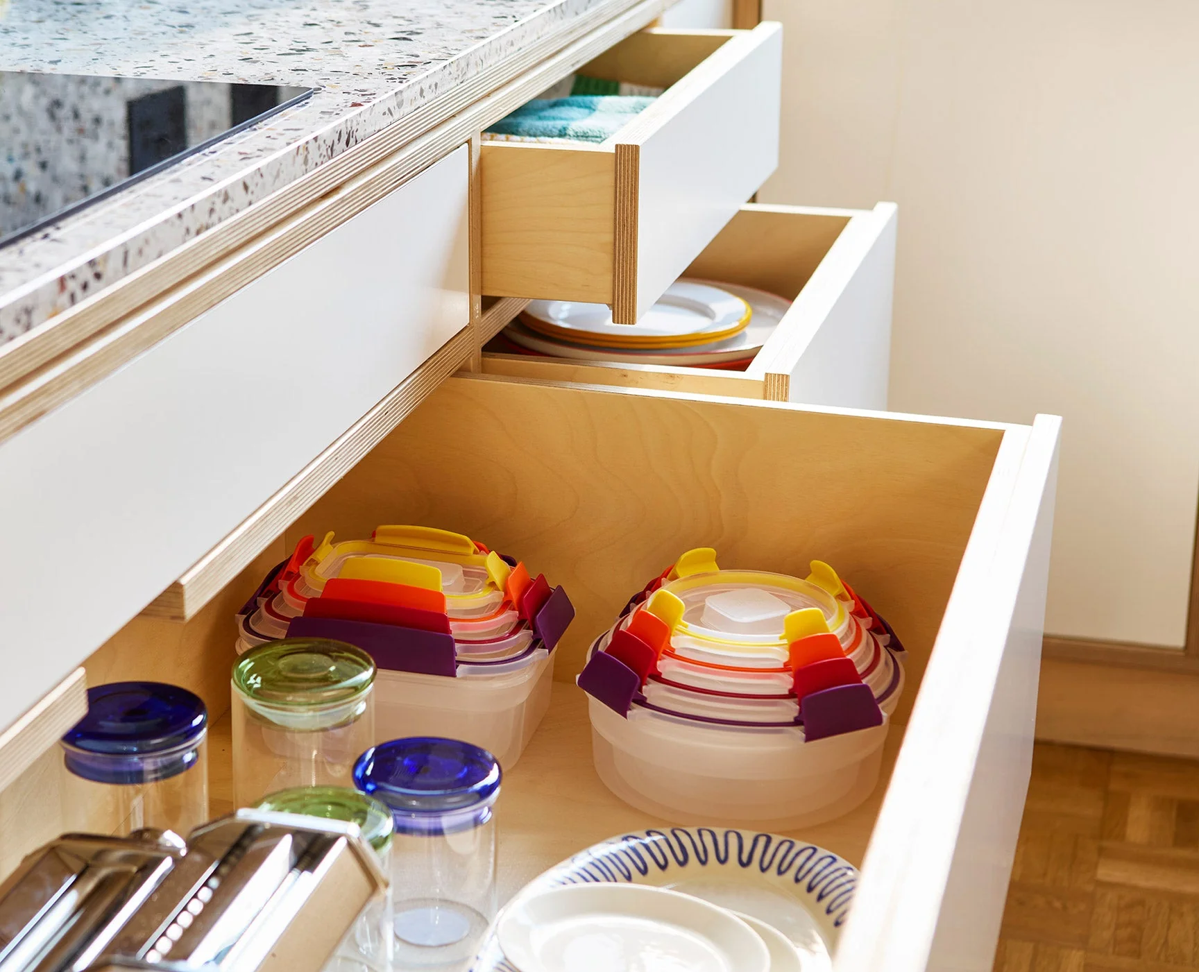 Nest Lock 4-Piece Multicolour Round Food Container Set - Image 2