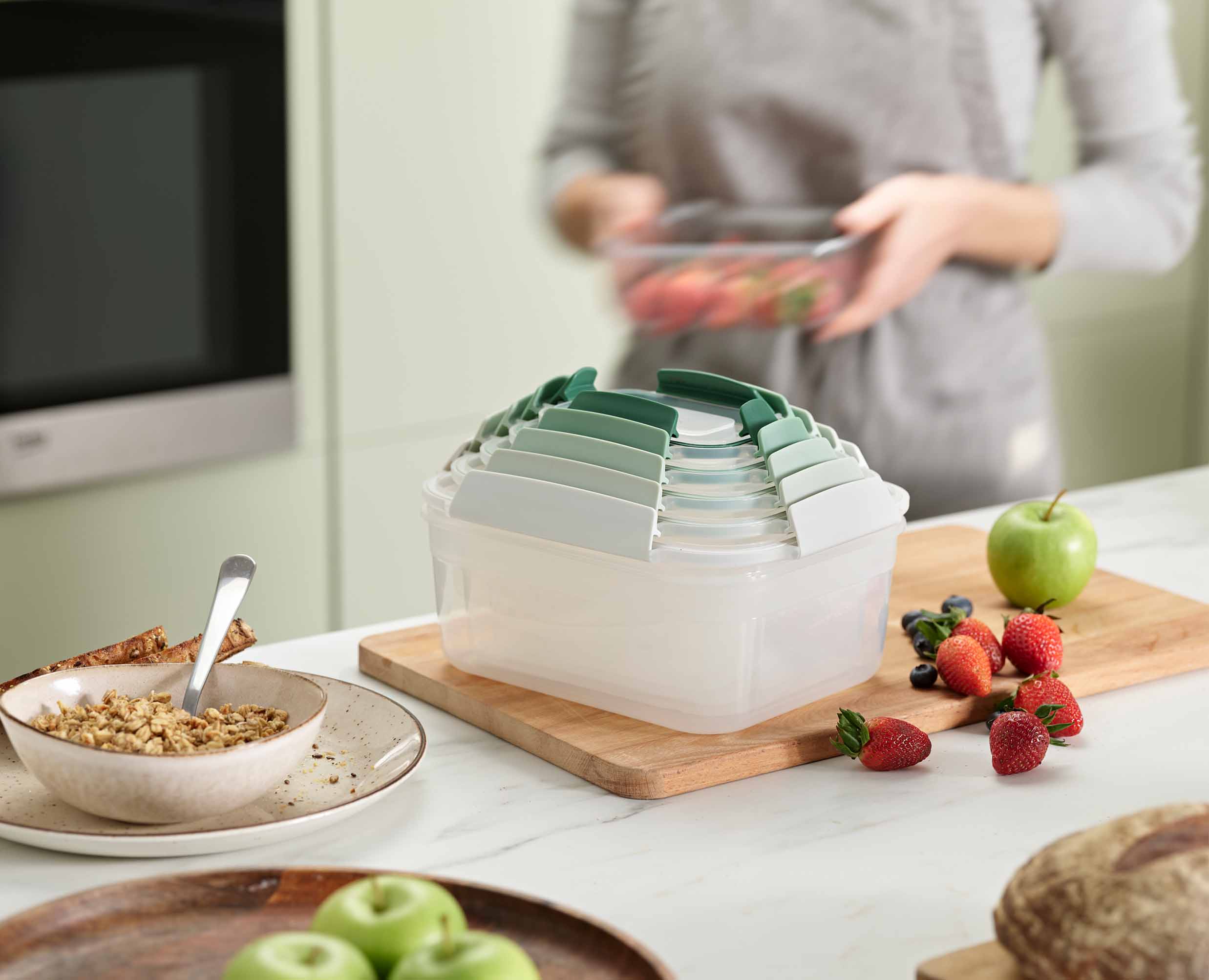 Nest™ Lock 5-piece Green Food Container Set - Editions - Image 3