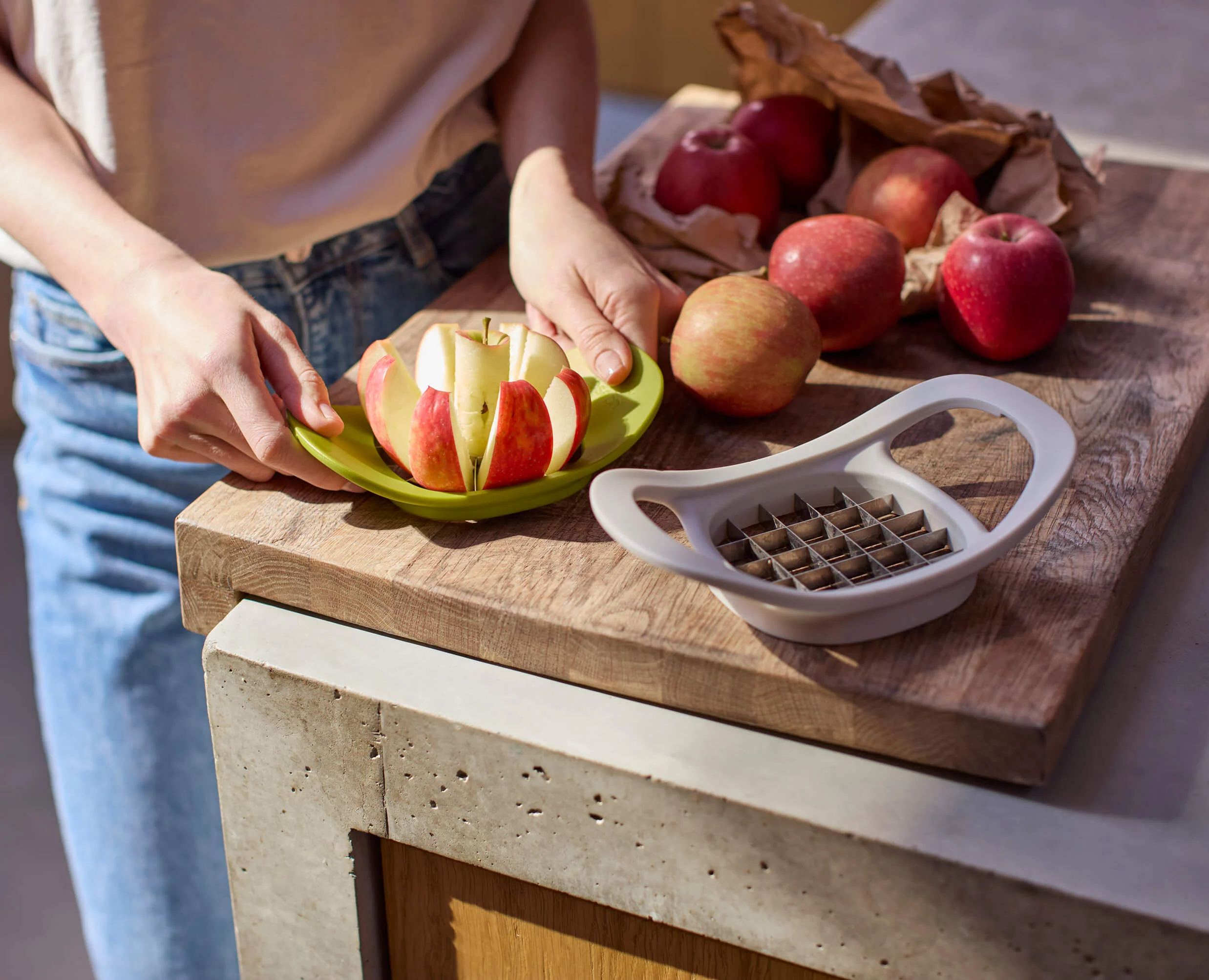 Nest™ Press 2-in-1 Fruit & Vegetable Cutter - Image 3