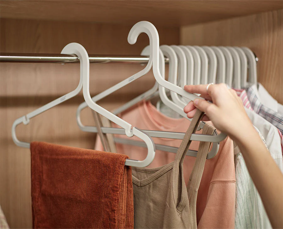 Orderly™ Set of 5 Anti-tangle Ecru Clothes Hangers - Image 2