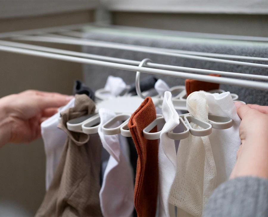Petal™ 22-piece Quick-grip Ecru Drying Hanger - Image 2