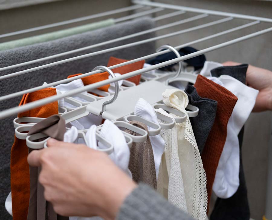Petal™ 32-piece Quick-grip Ecru Drying Hanger - Image 2