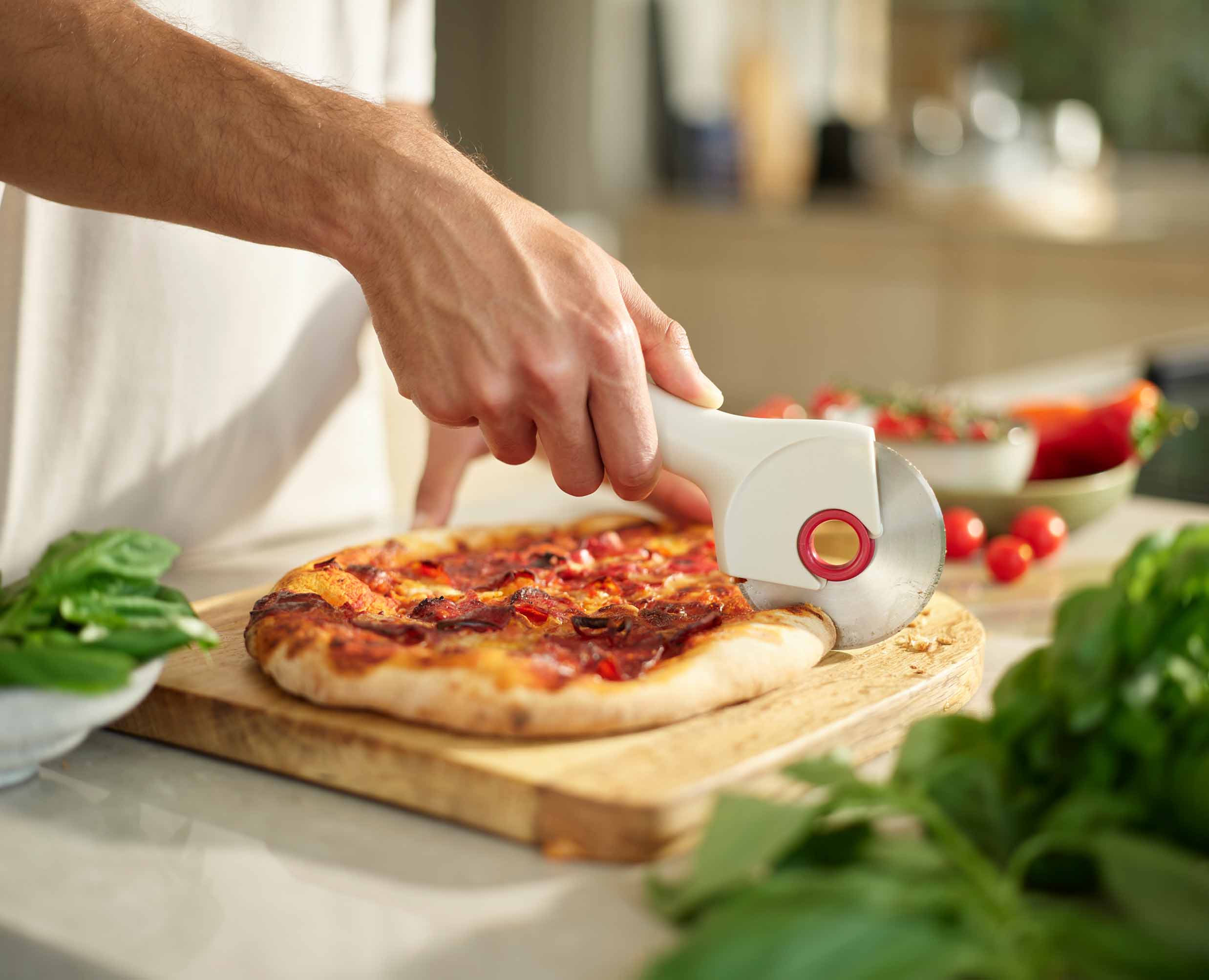 Ringo™ Easy-clean Red Pizza Cutter - Image 3