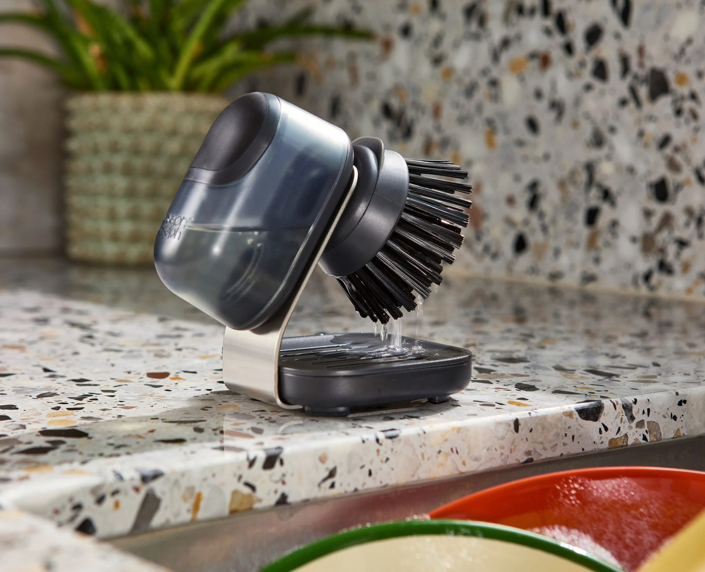 SinkTech™ Compact Soap Dispensing Washing-Up Brush with Steel Stand & Extra Heads - Image 2