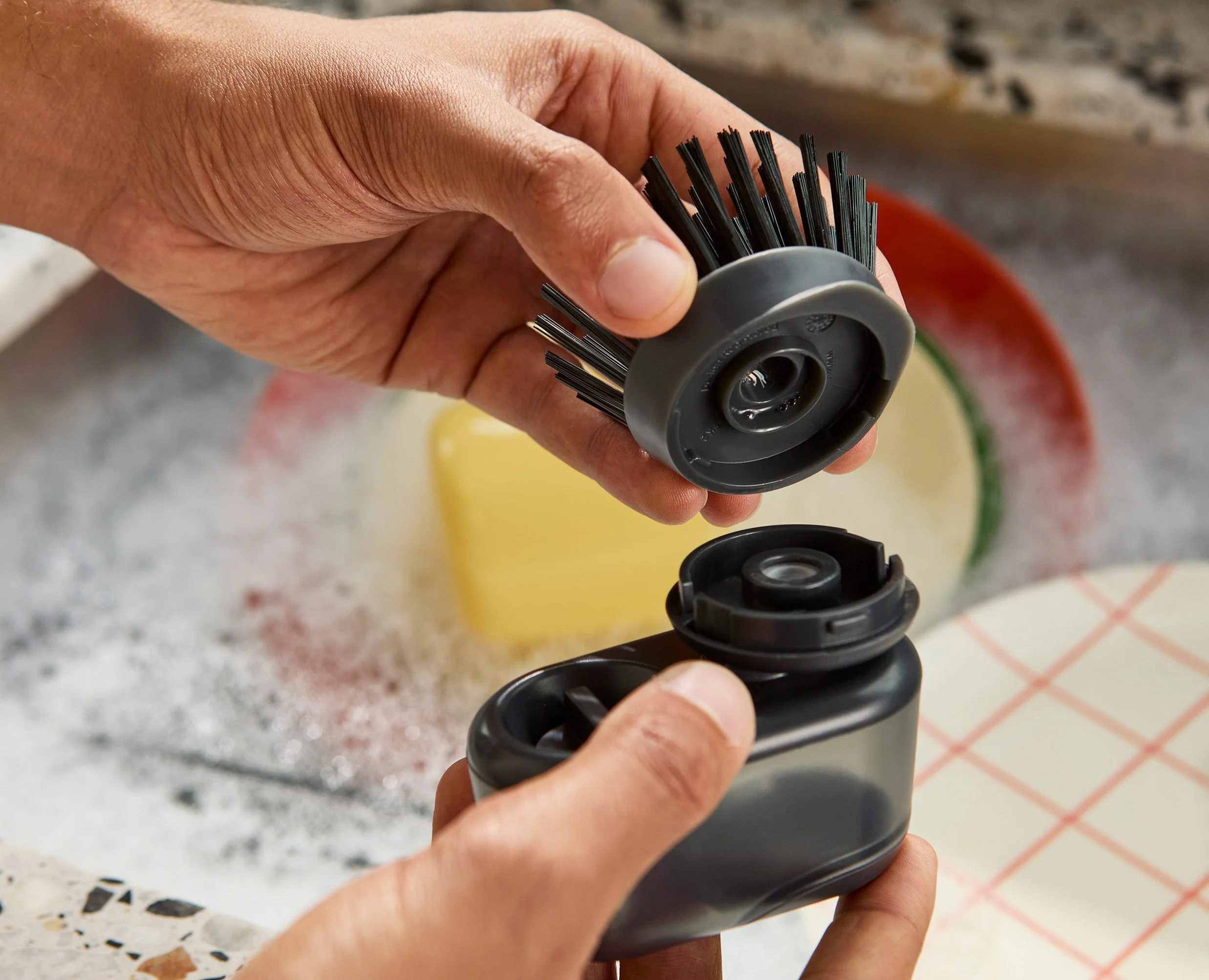 SinkTech™ Compact Soap Dispensing Washing-Up Brush with Steel Stand & Extra Heads - Image 4