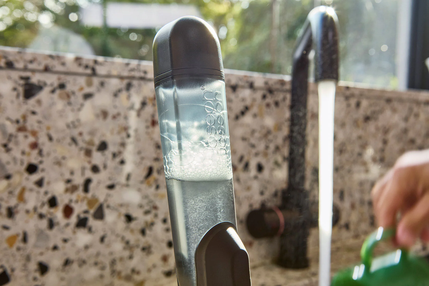 SinkTech™ Soap Dispensing Washing Up Brush with Replacement Head - Image 5