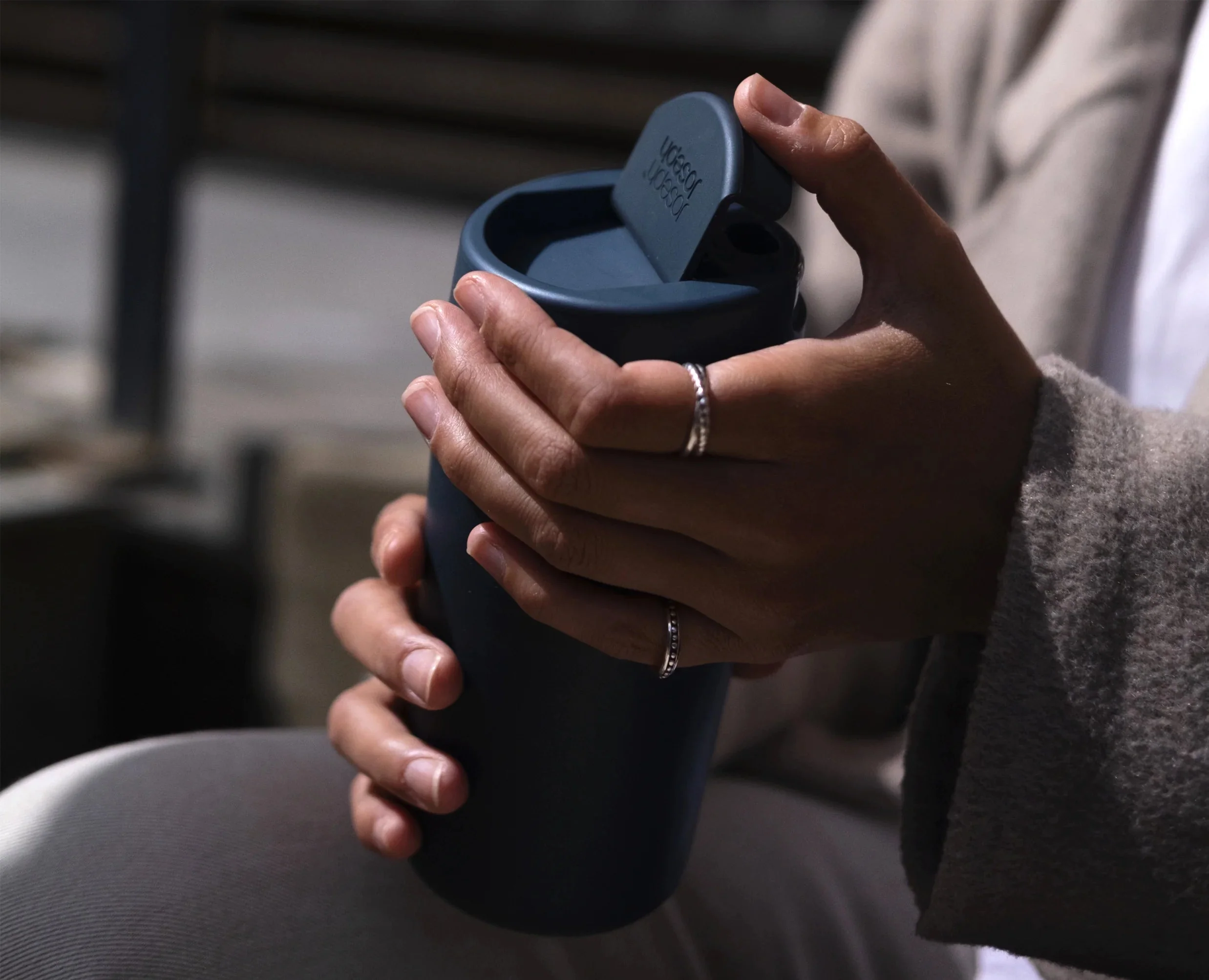 Sipp™ Blue Travel Mug Large with Hygienic Lid 454ml - Image 3