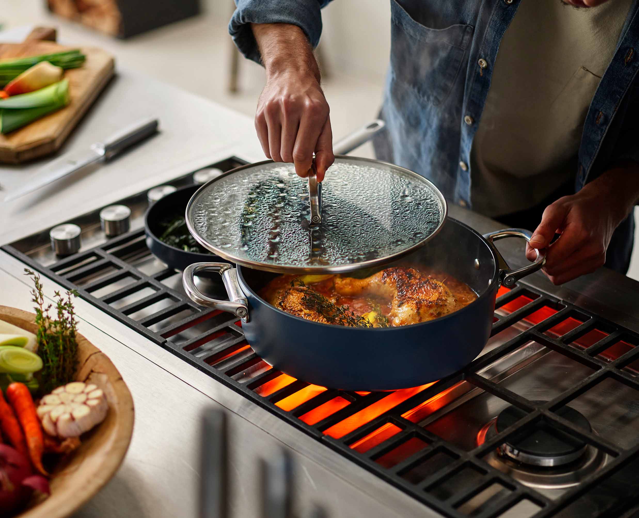Space Folding Handle Ceramic Non-stick 28cm Blue Shallow Casserole Pan & Lid - Image 3