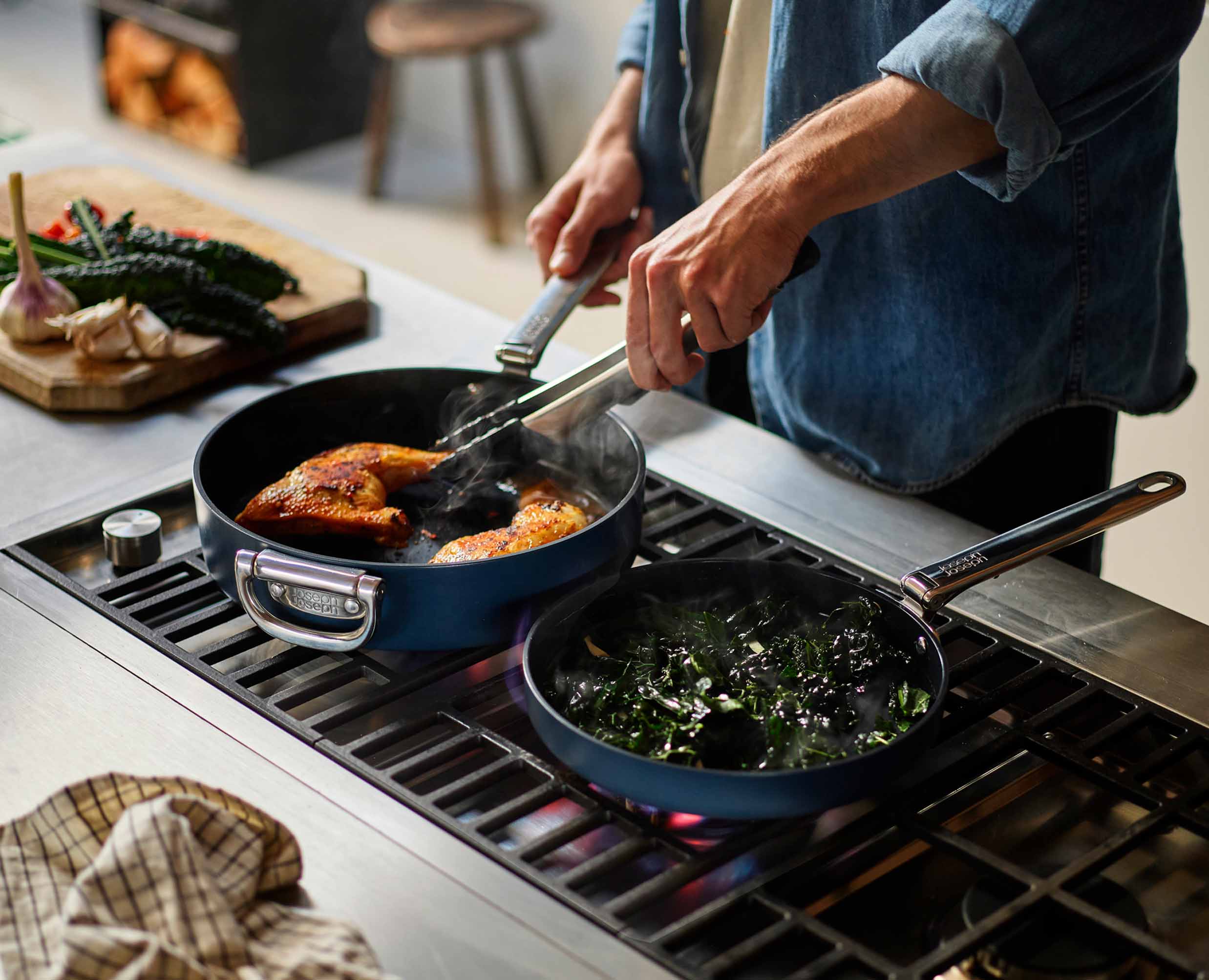 Space Folding Handle Ceramic Non-stick 2-piece Blue Frying Pan Set - Image 3