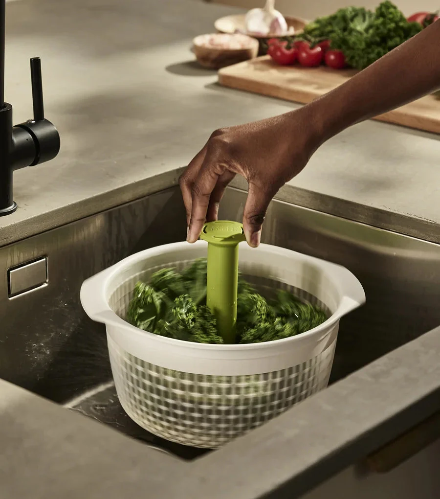 Spindola™ Green In-sink Salad-spinning Colander - Image 2