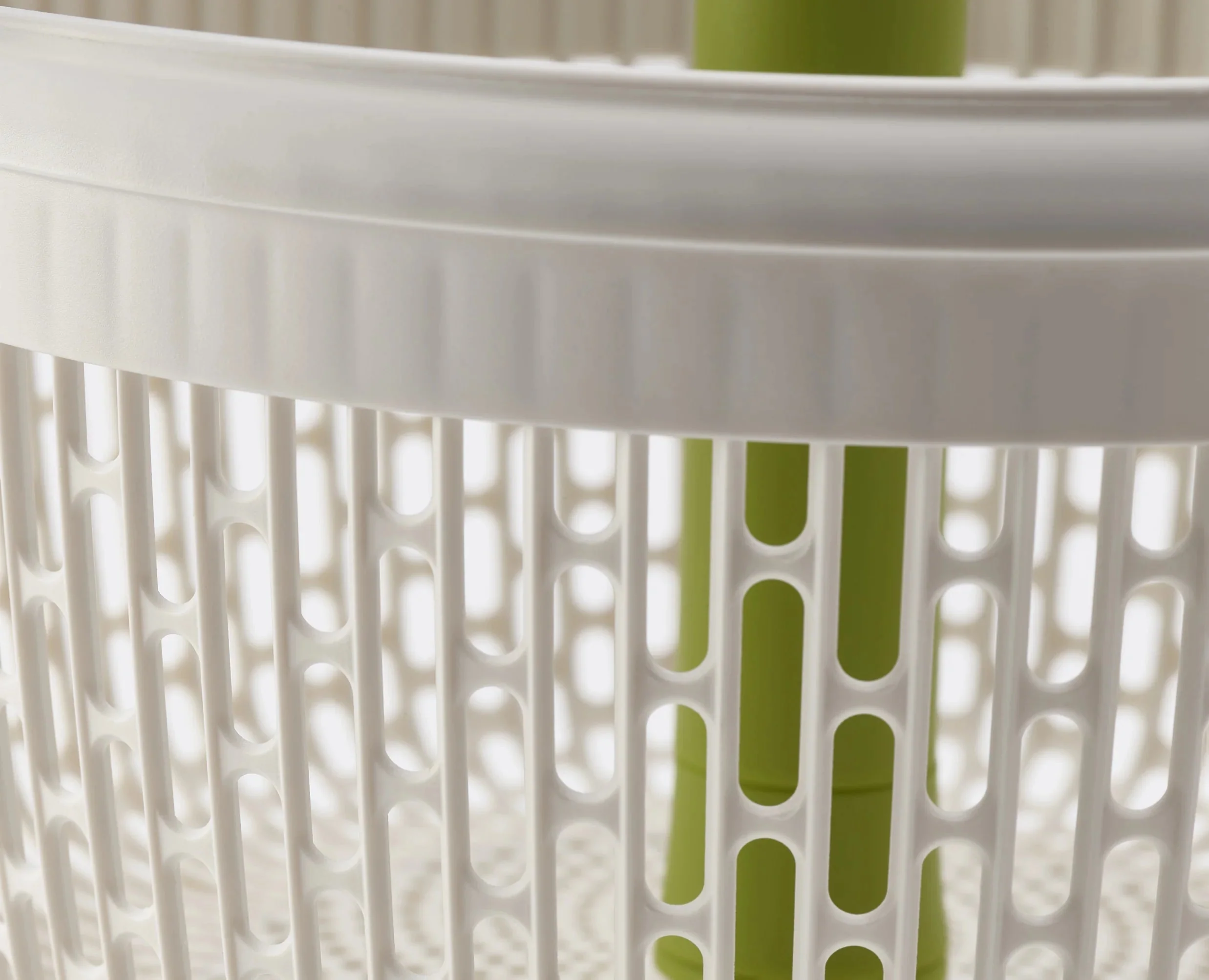 Spindola™ Green In-sink Salad-spinning Colander - Image 6