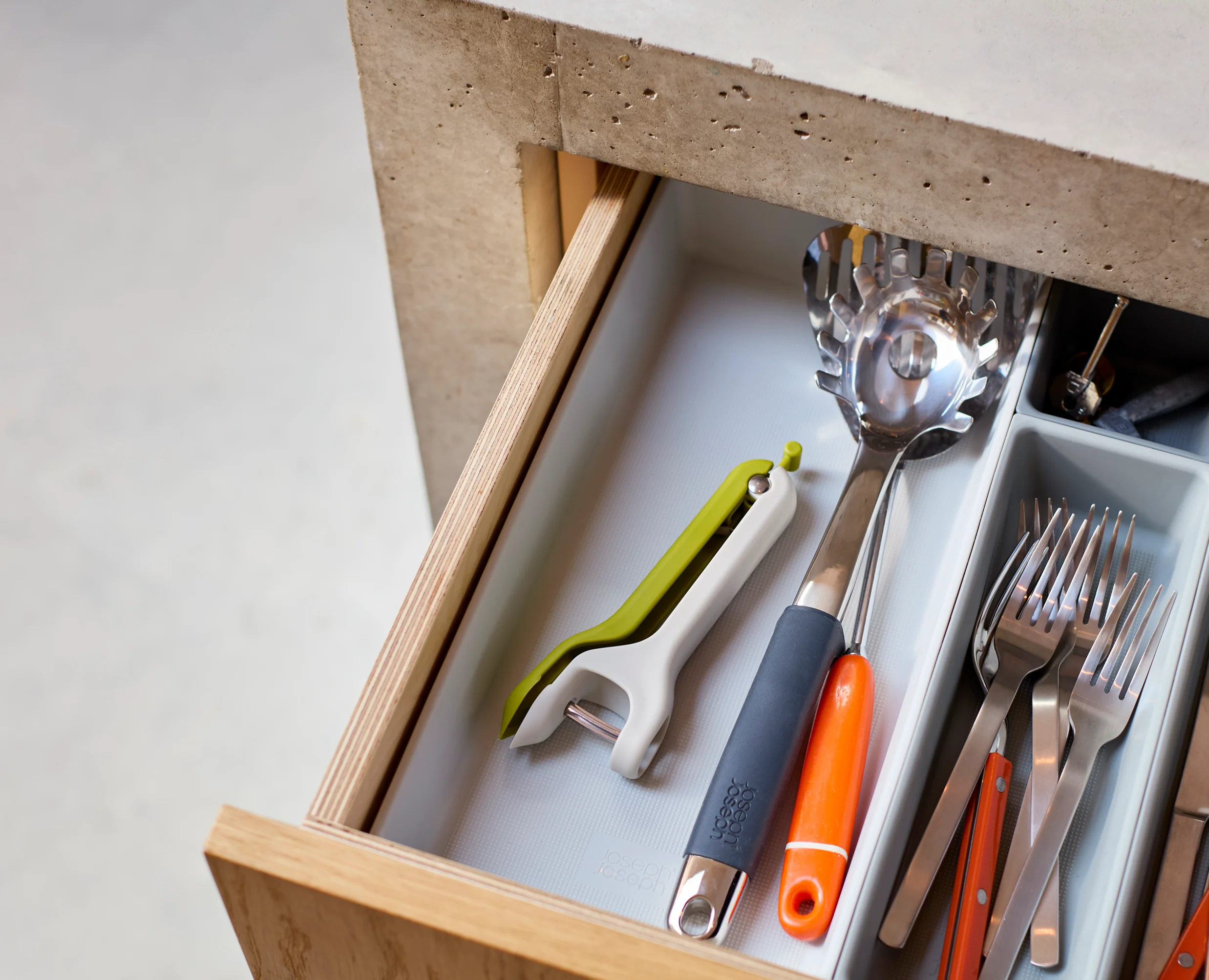 Tweezy™ 2-in-1 Pitter & Huller Tool - Image 4