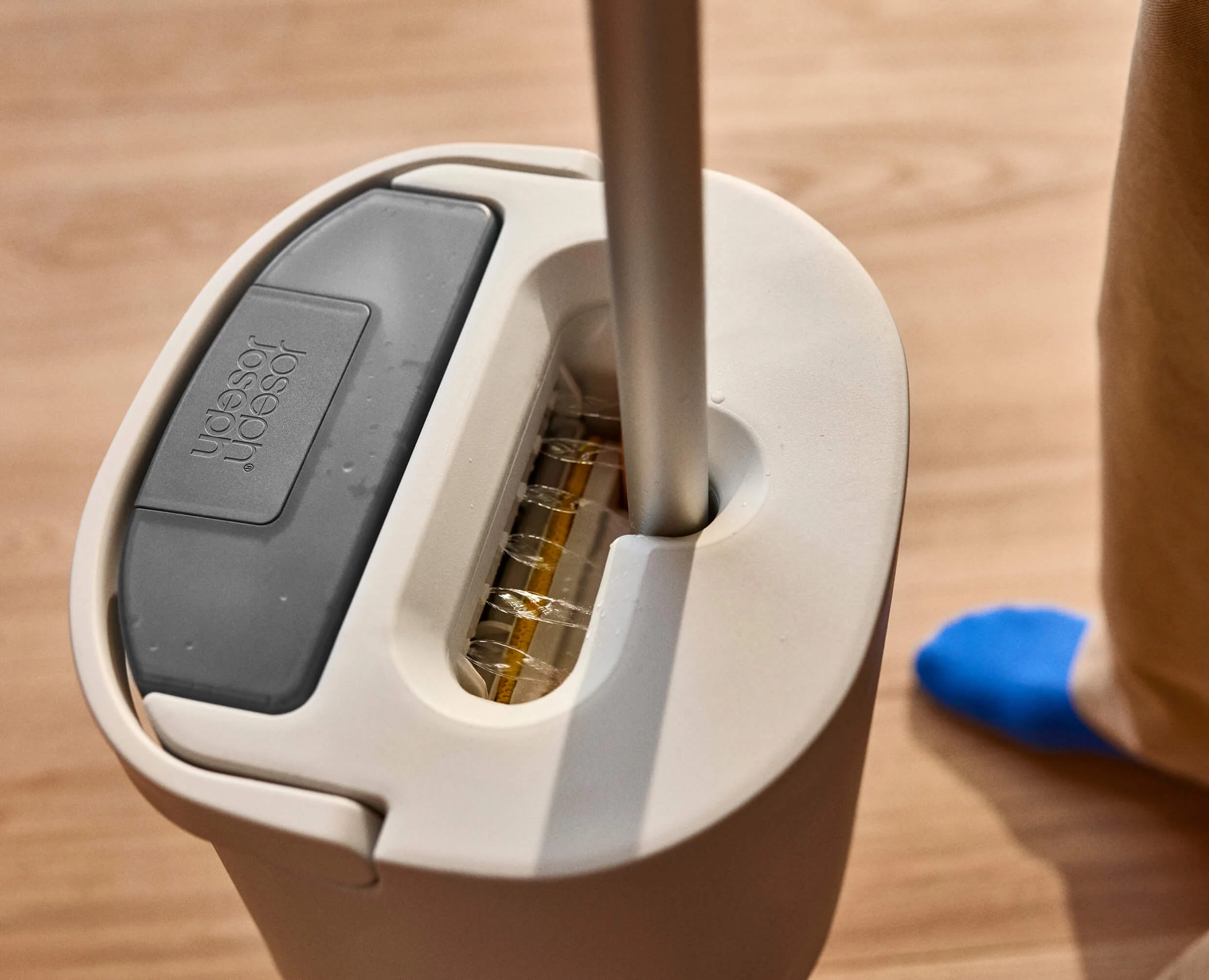 UltraClean Microfibre Floor Mop Cleaning System - Image 4