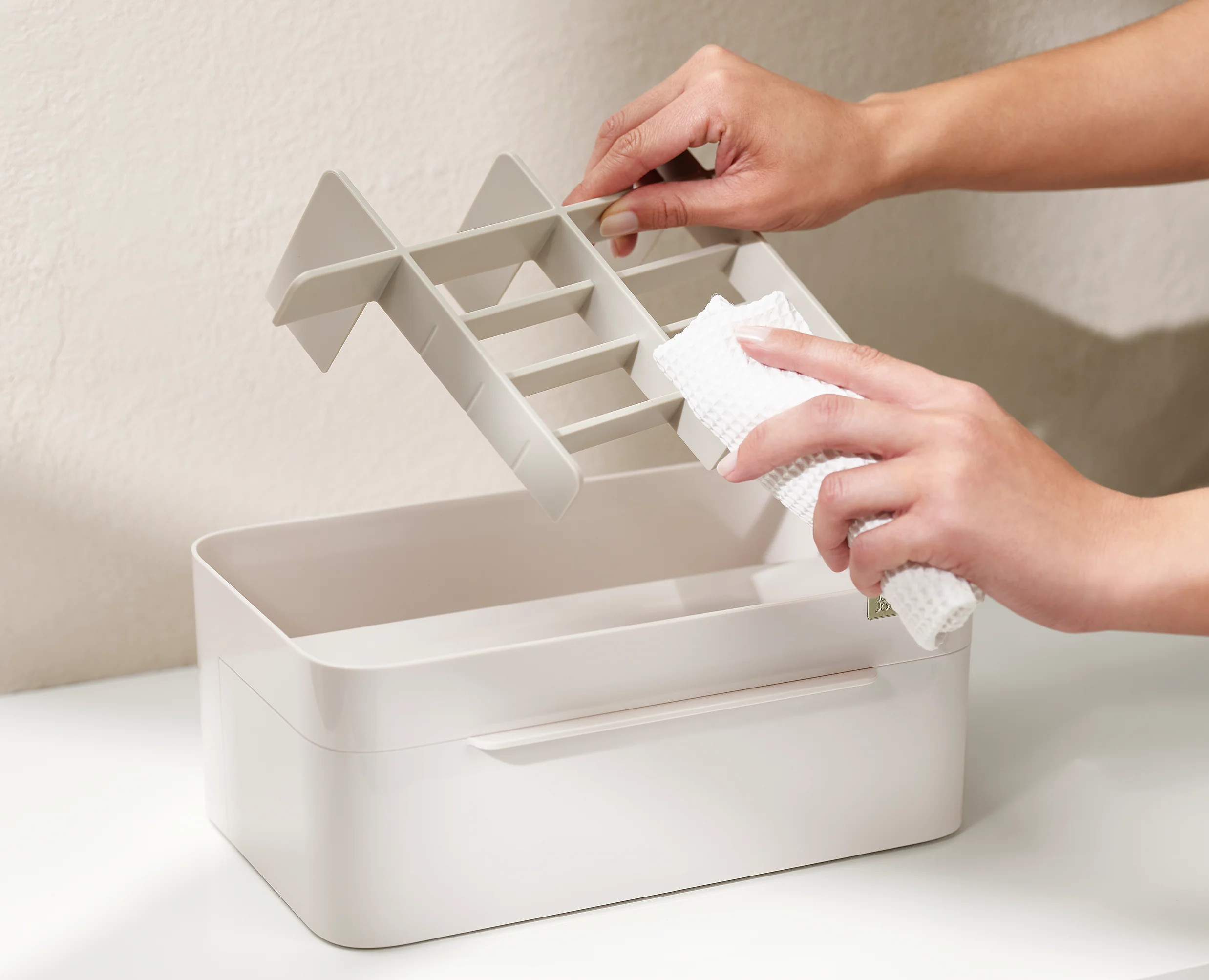 Viva Large Cosmetic Organiser with Removable Mirror - Image 8